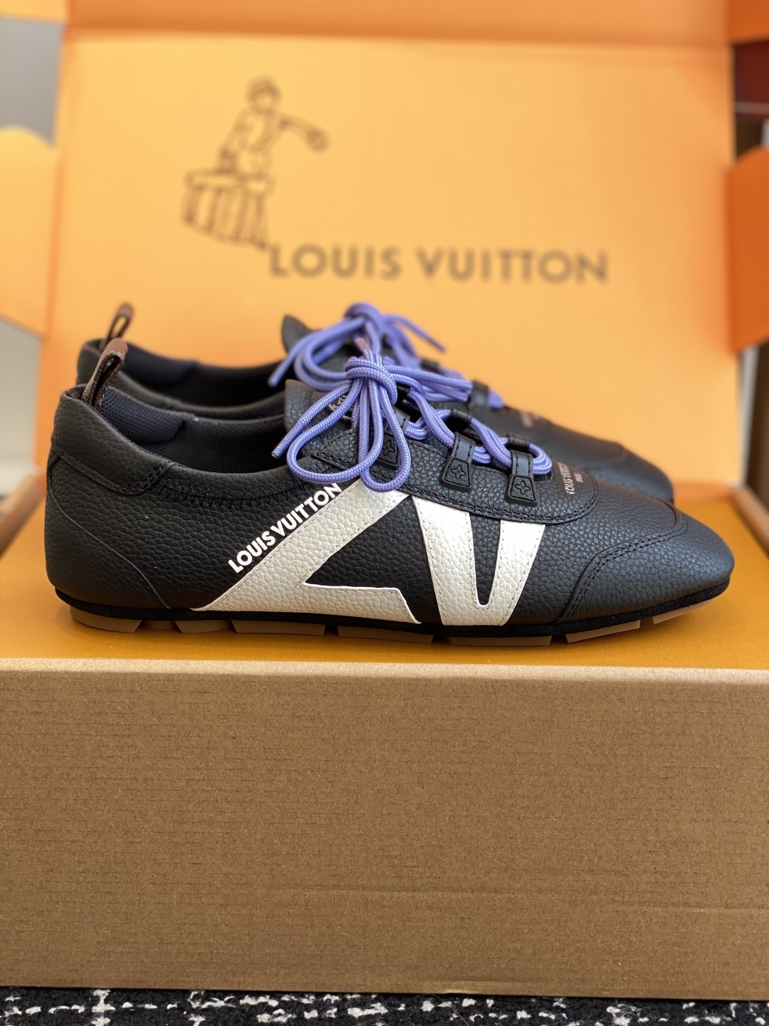 代购级(官网同步✈️盒包装)
Louis Vuitton路易威登驴牌春夏Sneakerina系列 芭蕾运