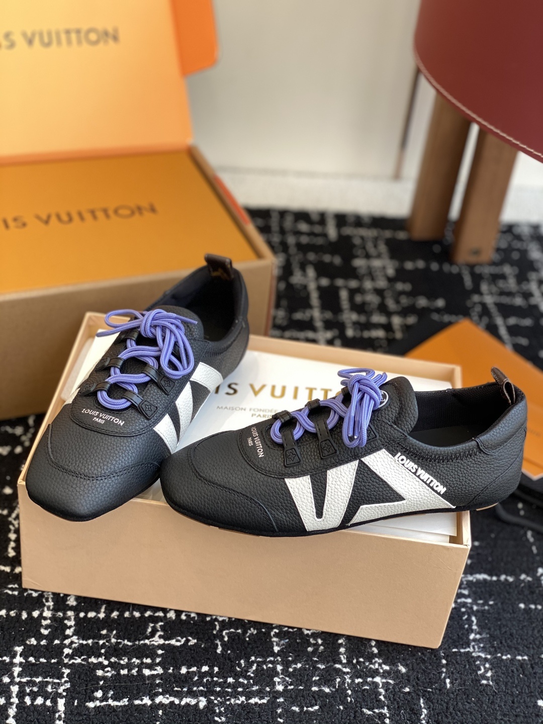 代购级(官网同步✈️盒包装)
Louis Vuitton路易威登驴牌春夏Sneakerina系列 芭蕾运