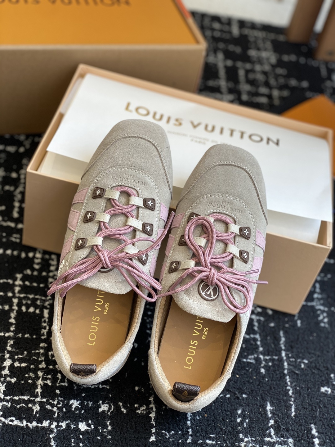 代购级(官网同步✈️盒包装)
Louis Vuitton路易威登驴牌春夏Sneakerina系列 芭蕾运