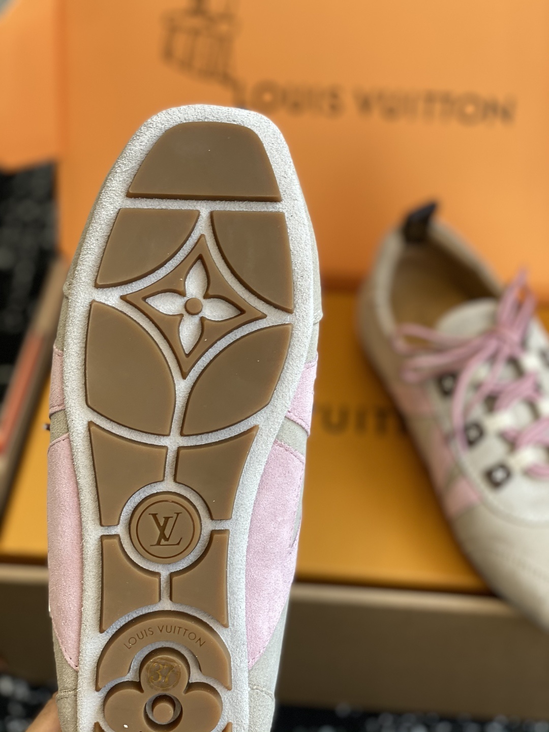代购级(官网同步✈️盒包装)
Louis Vuitton路易威登驴牌春夏Sneakerina系列 芭蕾运