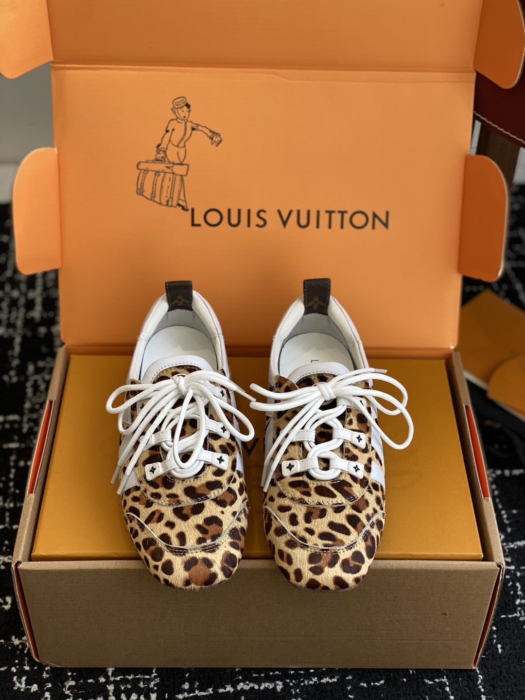 代购级(官网同步✈️盒包装)
Louis Vuitton路易威登驴牌春夏Sneakerina系列 芭蕾运
