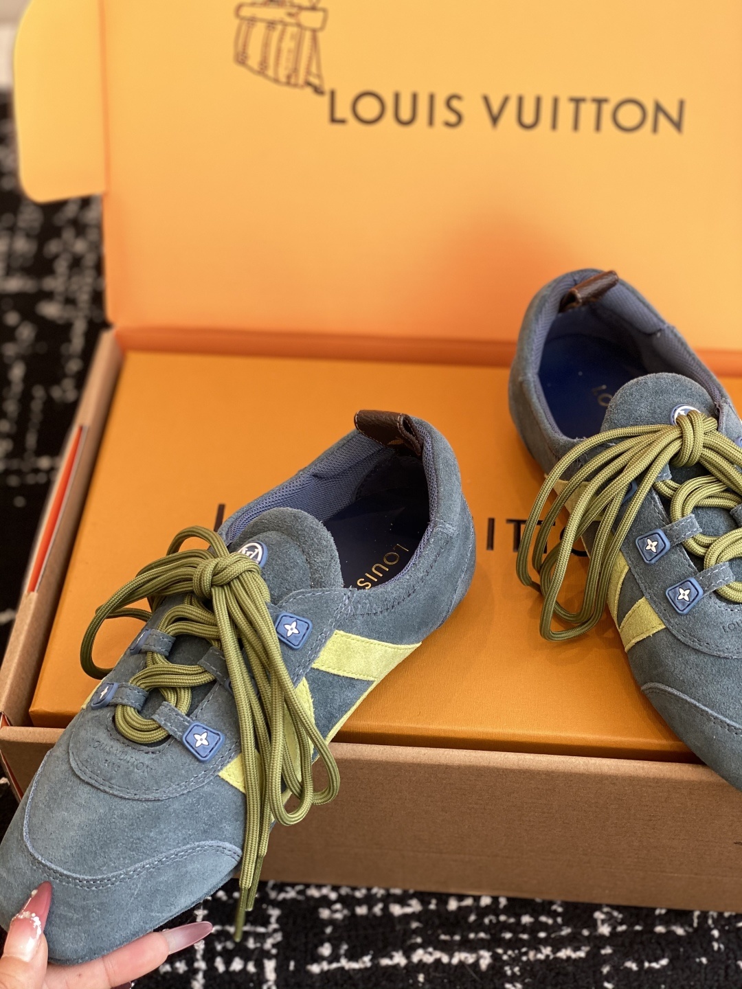 代购级(官网同步✈️盒包装)
Louis Vuitton路易威登驴牌春夏Sneakerina系列 芭蕾运