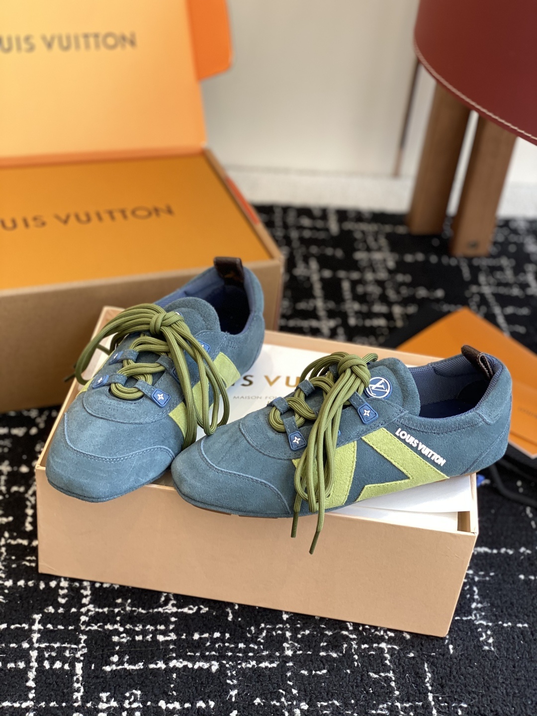 代购级(官网同步✈️盒包装)
Louis Vuitton路易威登驴牌春夏Sneakerina系列 芭蕾运