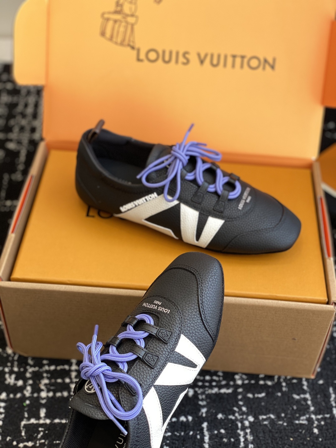 代购级(官网同步✈️盒包装)
Louis Vuitton路易威登驴牌春夏Sneakerina系列 芭蕾运
