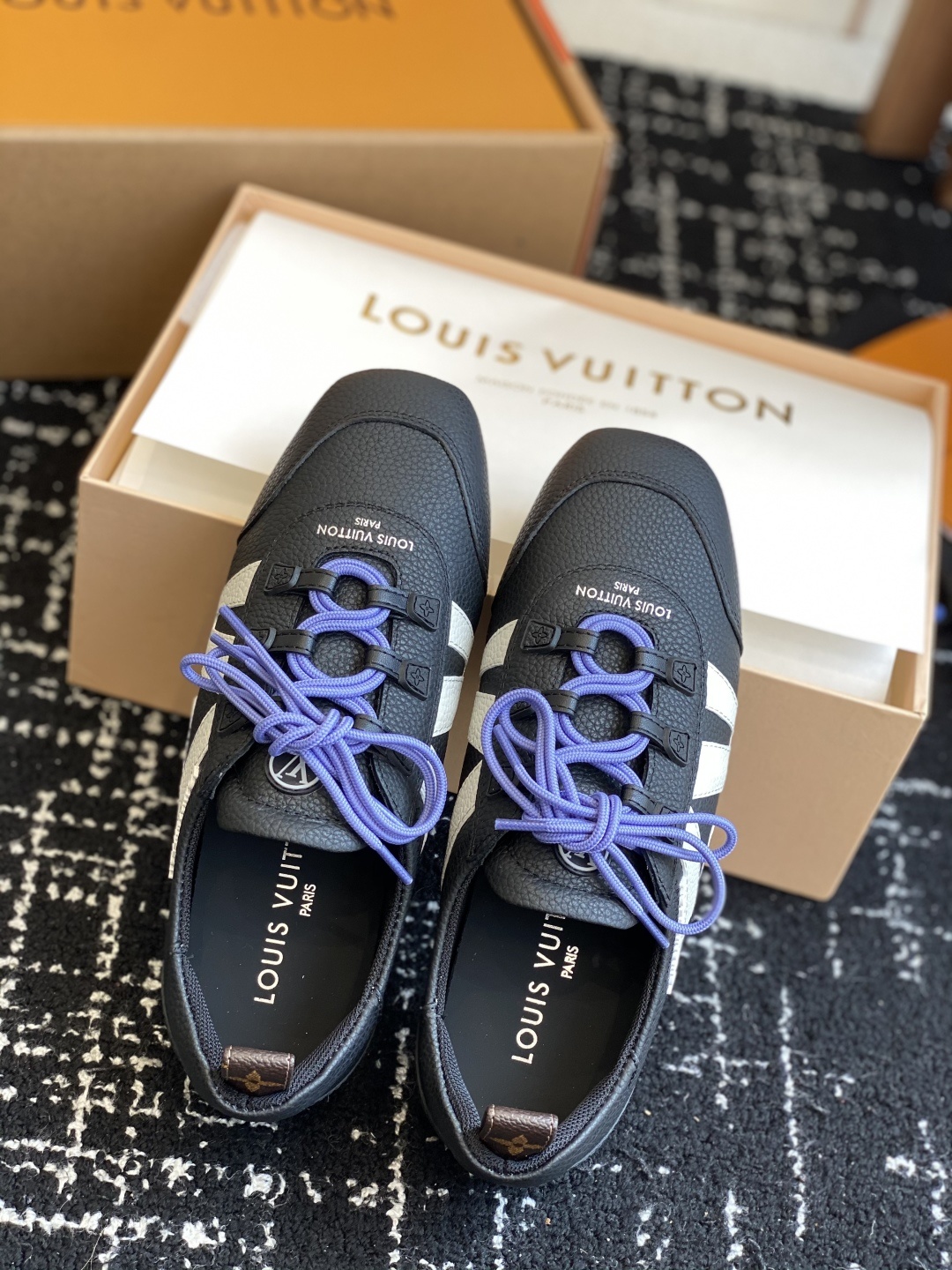 代购级(官网同步✈️盒包装)
Louis Vuitton路易威登驴牌春夏Sneakerina系列 芭蕾运