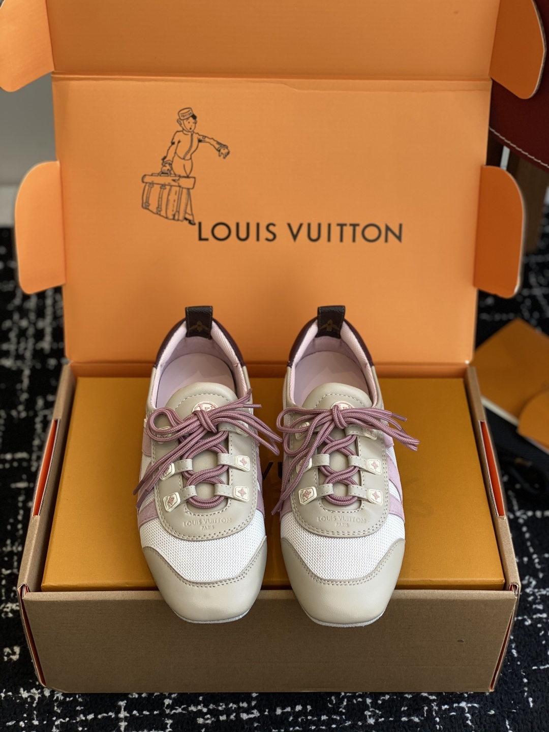 代购级(官网同步✈️盒包装)
Louis Vuitton路易威登驴牌春夏Sneakerina系列 芭蕾运