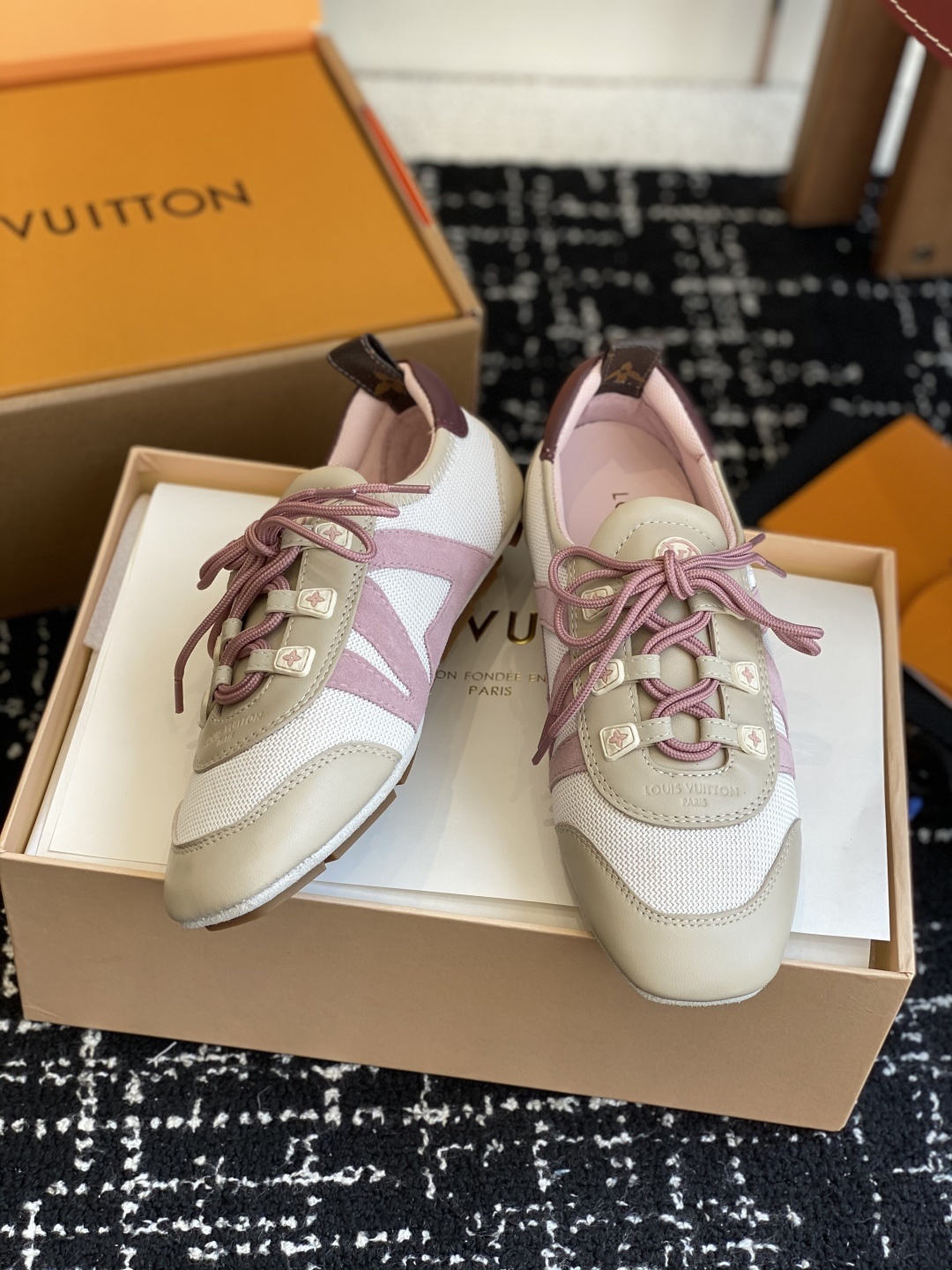 代购级(官网同步✈️盒包装)
Louis Vuitton路易威登驴牌春夏Sneakerina系列 芭蕾运