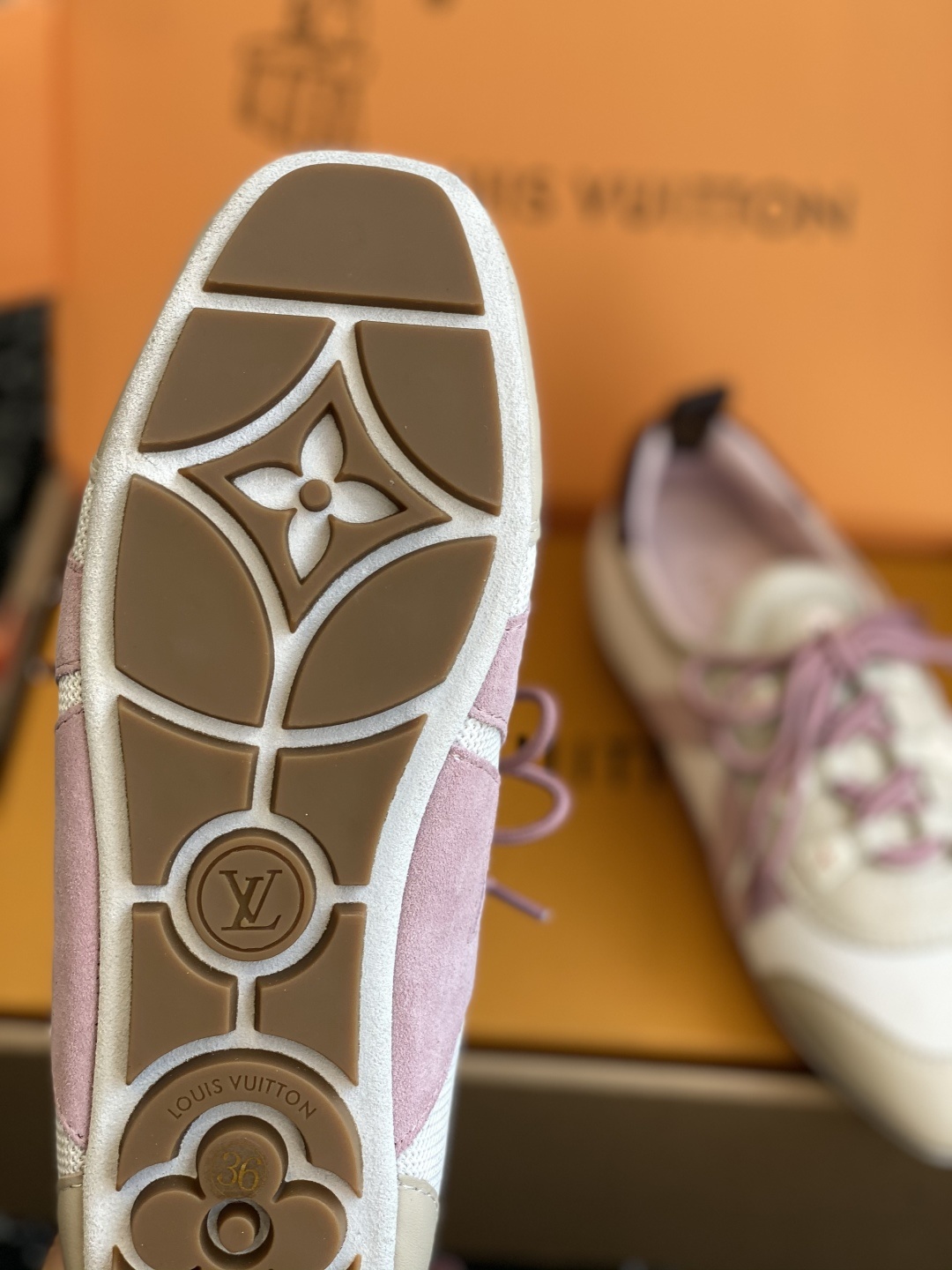 代购级(官网同步✈️盒包装)
Louis Vuitton路易威登驴牌春夏Sneakerina系列 芭蕾运