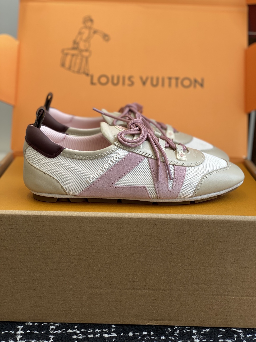 代购级(官网同步✈️盒包装)
Louis Vuitton路易威登驴牌春夏Sneakerina系列 芭蕾运