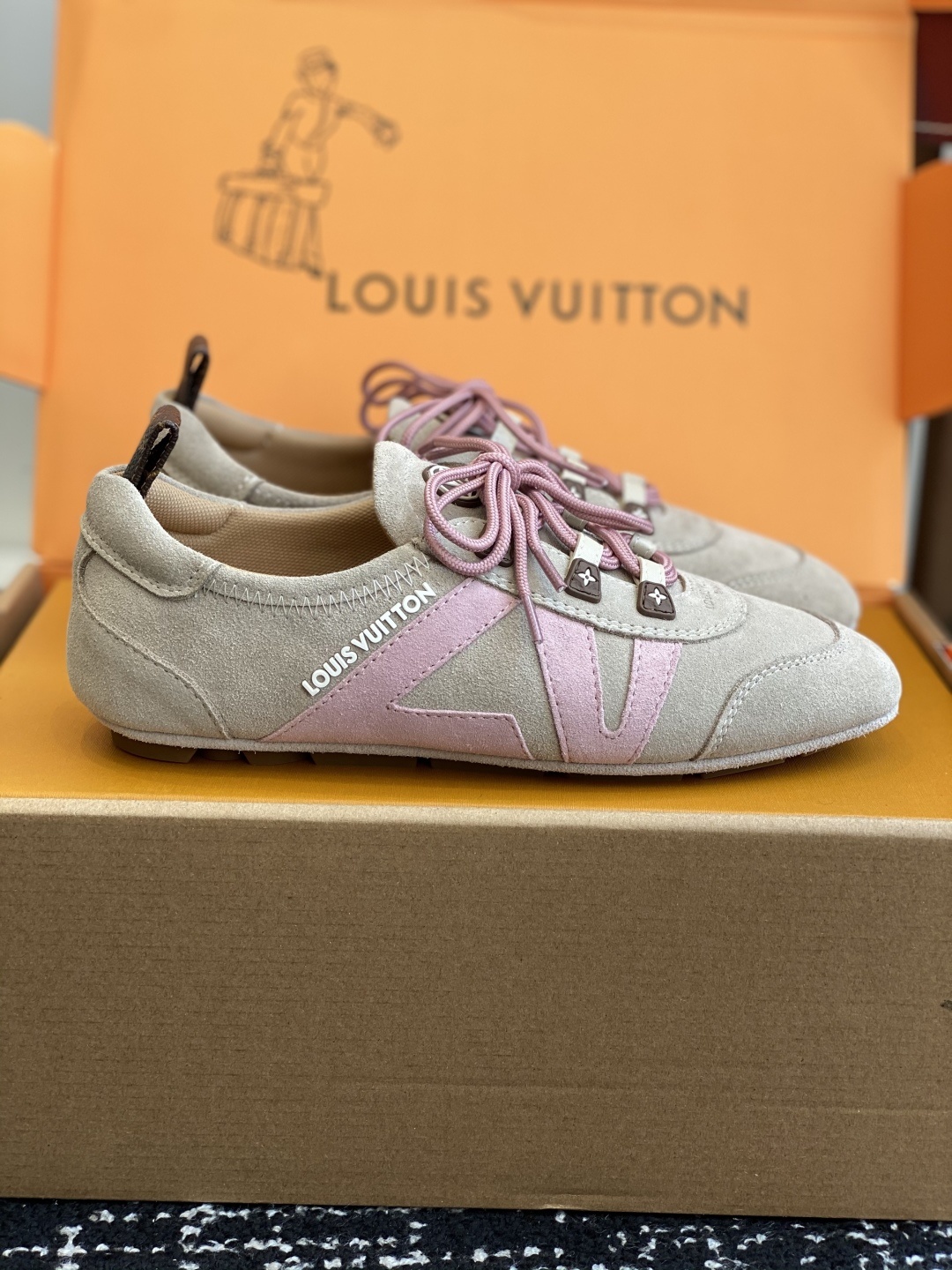 代购级(官网同步✈️盒包装)
Louis Vuitton路易威登驴牌春夏Sneakerina系列 芭蕾运