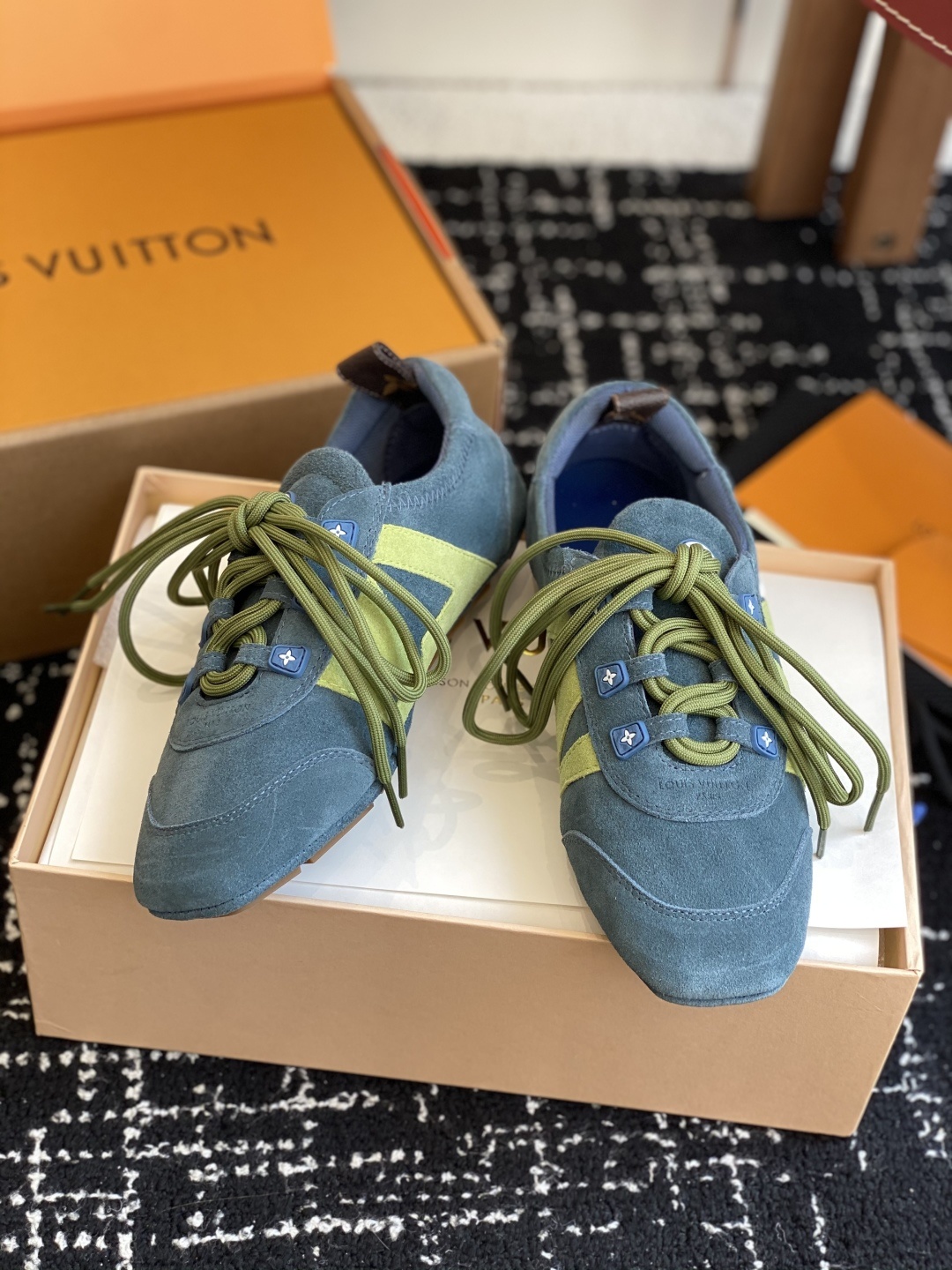 代购级(官网同步✈️盒包装)
Louis Vuitton路易威登驴牌春夏Sneakerina系列 芭蕾运