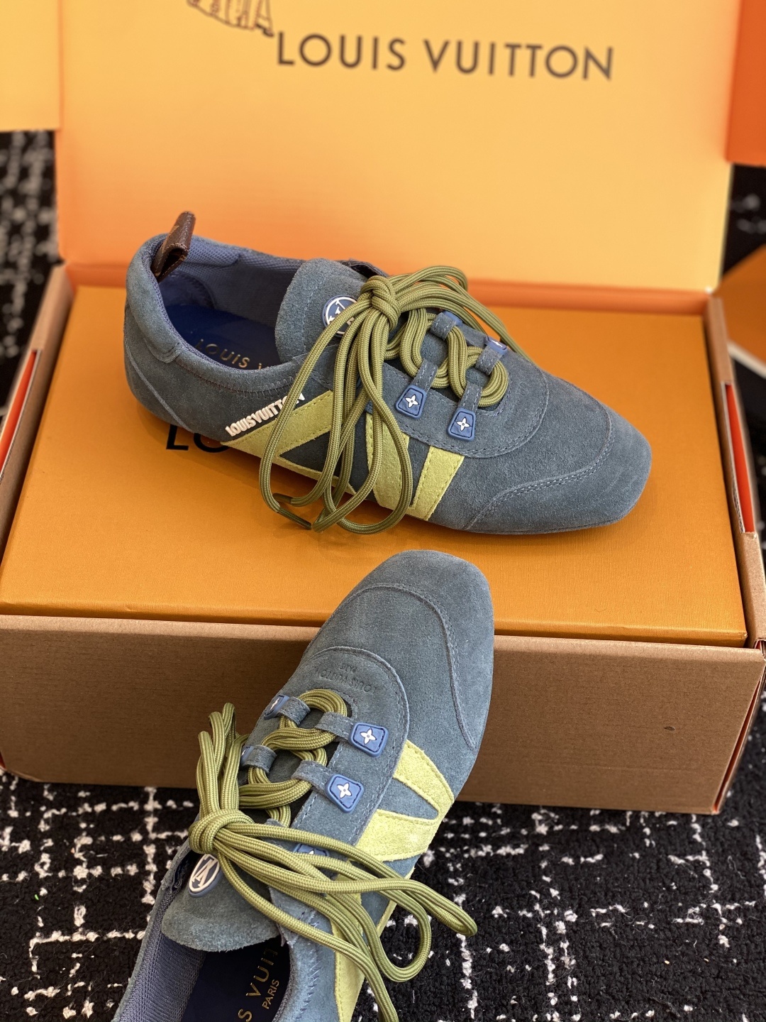 代购级(官网同步✈️盒包装)
Louis Vuitton路易威登驴牌春夏Sneakerina系列 芭蕾运