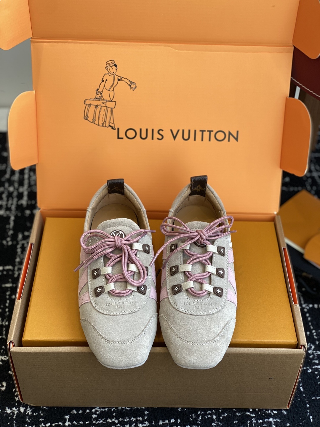 代购级(官网同步✈️盒包装)
Louis Vuitton路易威登驴牌春夏Sneakerina系列 芭蕾运