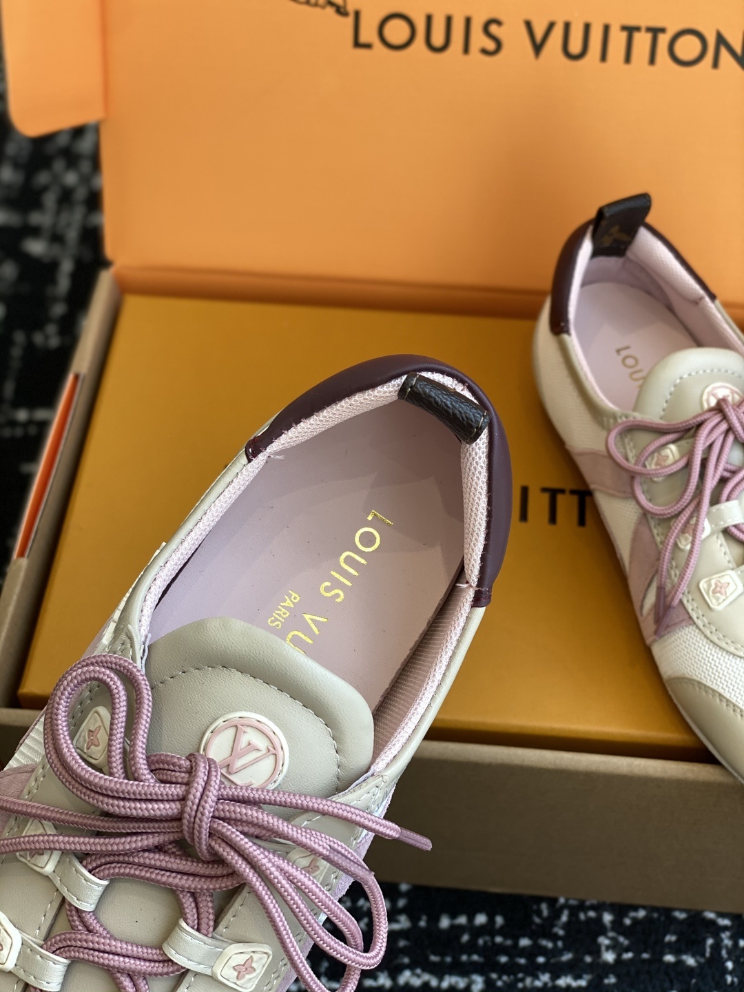 代购级(官网同步✈️盒包装)
Louis Vuitton路易威登驴牌春夏Sneakerina系列 芭蕾运