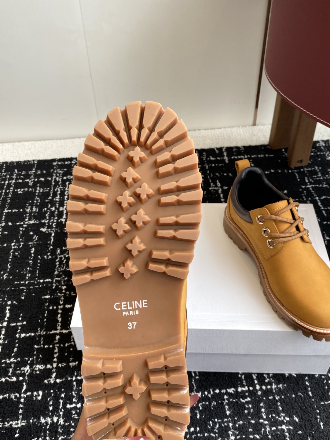 代购级 男款➕10
Celine 思琳 男女款 厚短靴 乐福鞋 最近走秀款明星时尚博主同款 今年秋冬主推