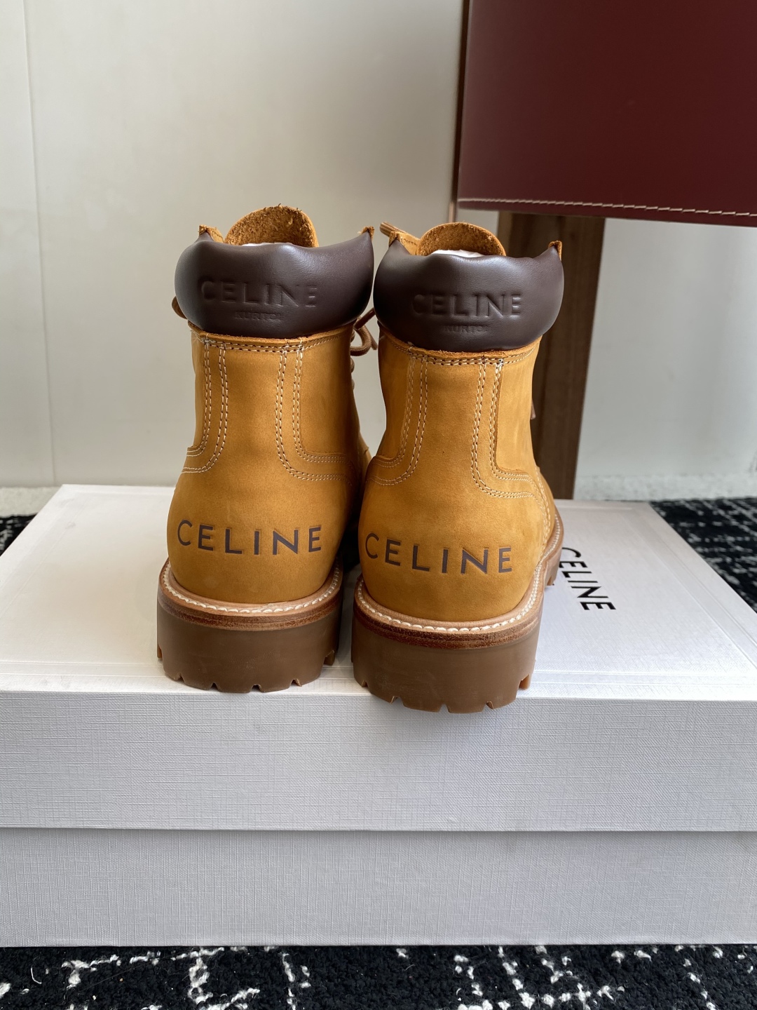 代购级男款➕10
Celine 思琳 男女款 厚短靴 乐福鞋 最近走秀款明星时尚博主同款 今年秋冬主推系