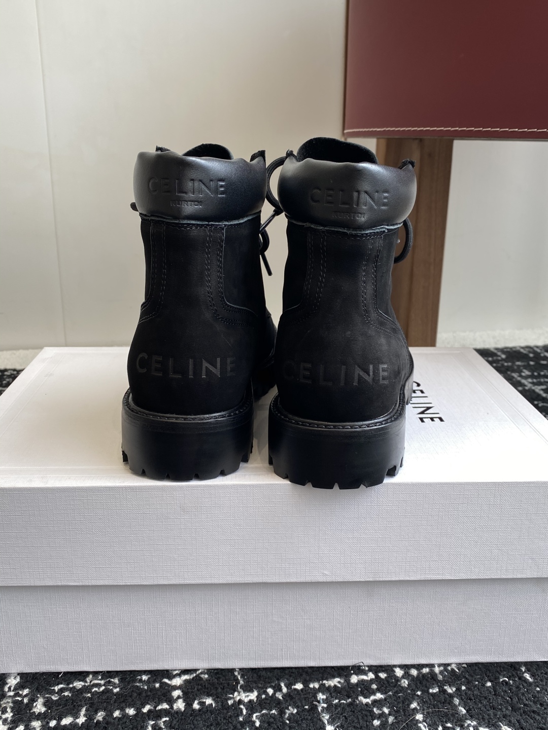 代购级男款➕10
Celine 思琳 男女款 厚短靴 乐福鞋 最近走秀款明星时尚博主同款 今年秋冬主推系
