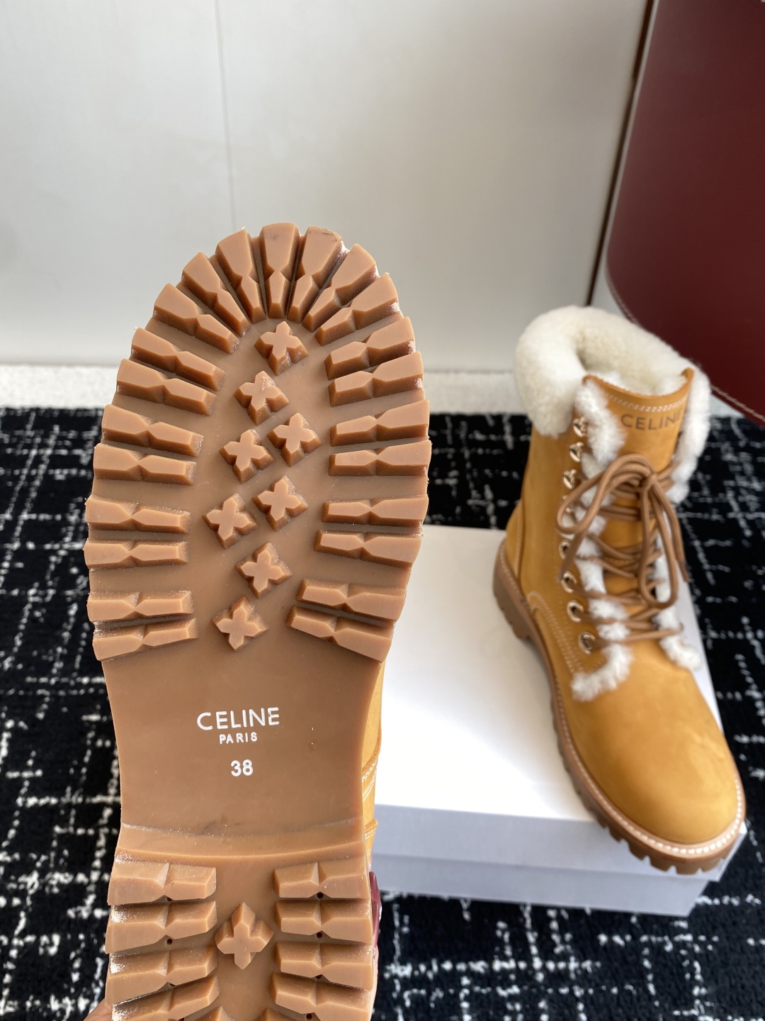 代购级男款➕10
Celine 思琳 男女款 厚短靴 乐福鞋 最近走秀款明星时尚博主同款 今年秋冬主推系