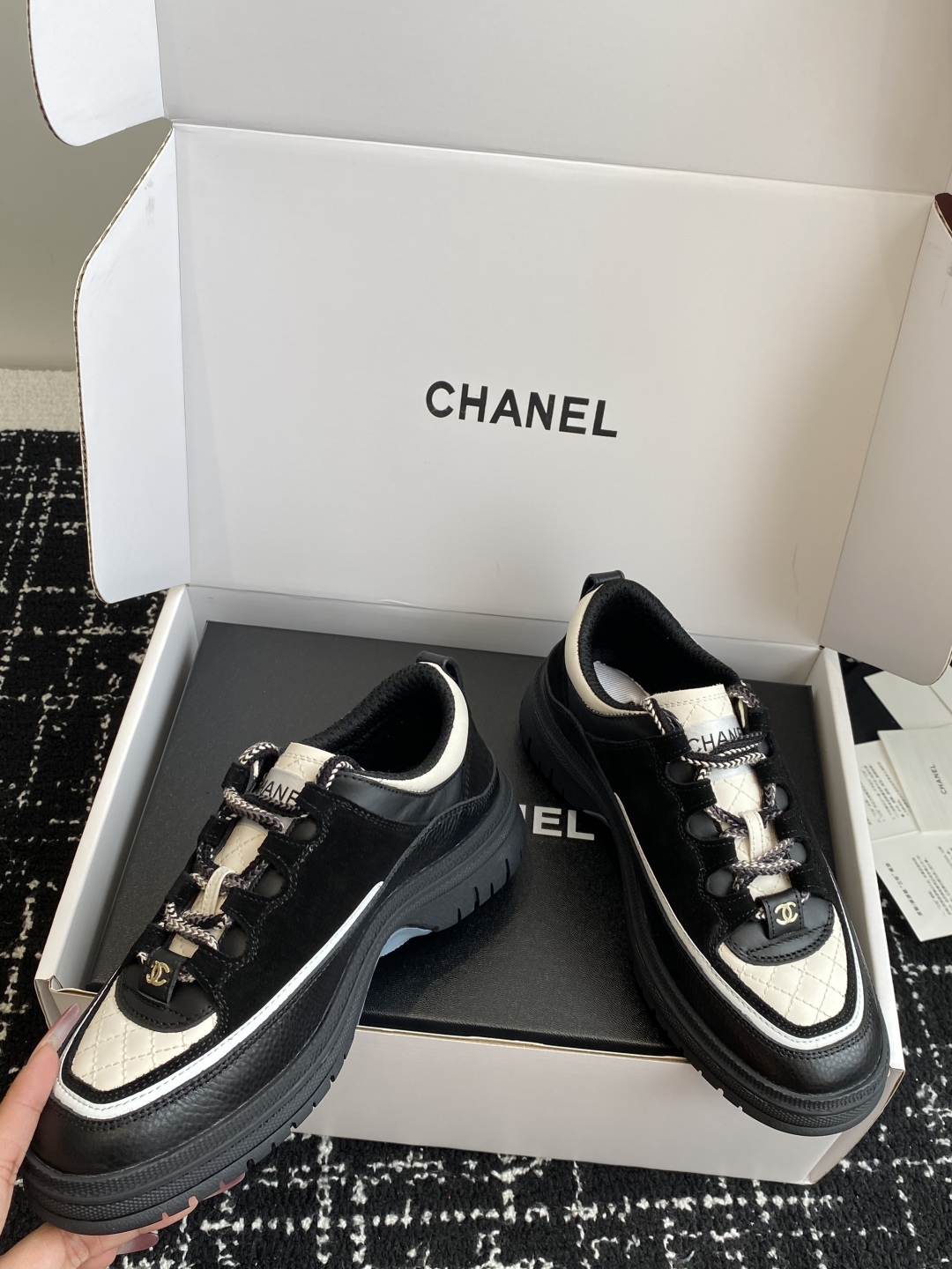 代购级
CHANEL 25ss 秋冬新款运动鞋 官网同步上 专柜断货王 各大博主社交日推款

这季新款简
