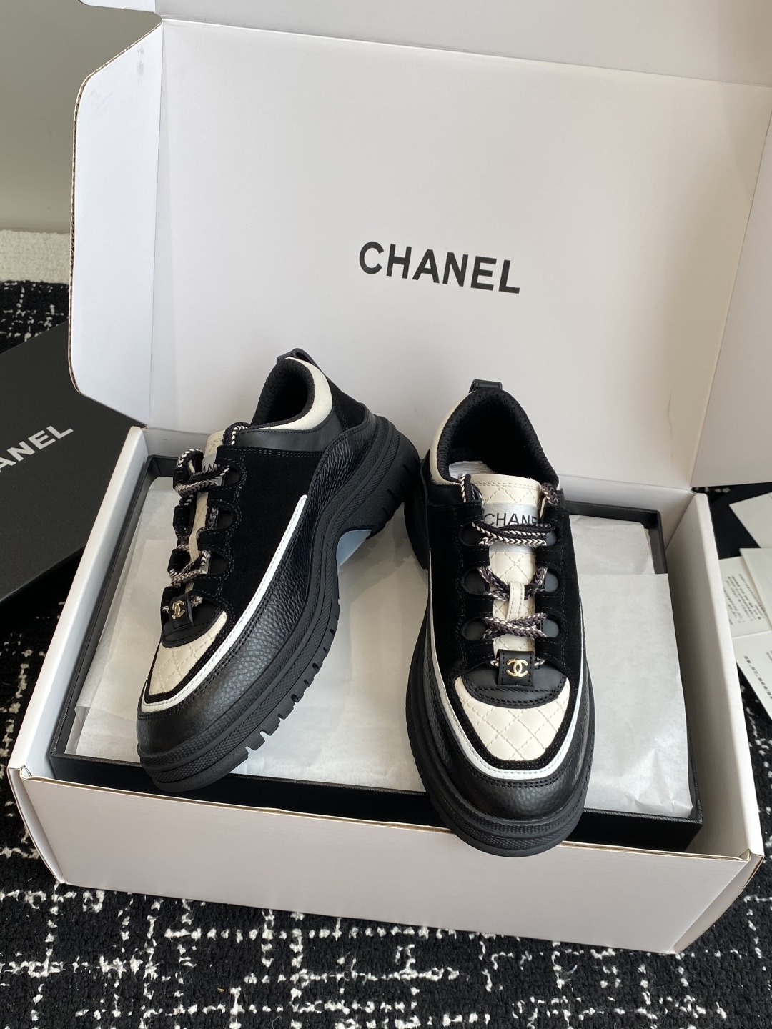 代购级
CHANEL 25ss 秋冬新款运动鞋 官网同步上 专柜断货王 各大博主社交日推款

这季新款简
