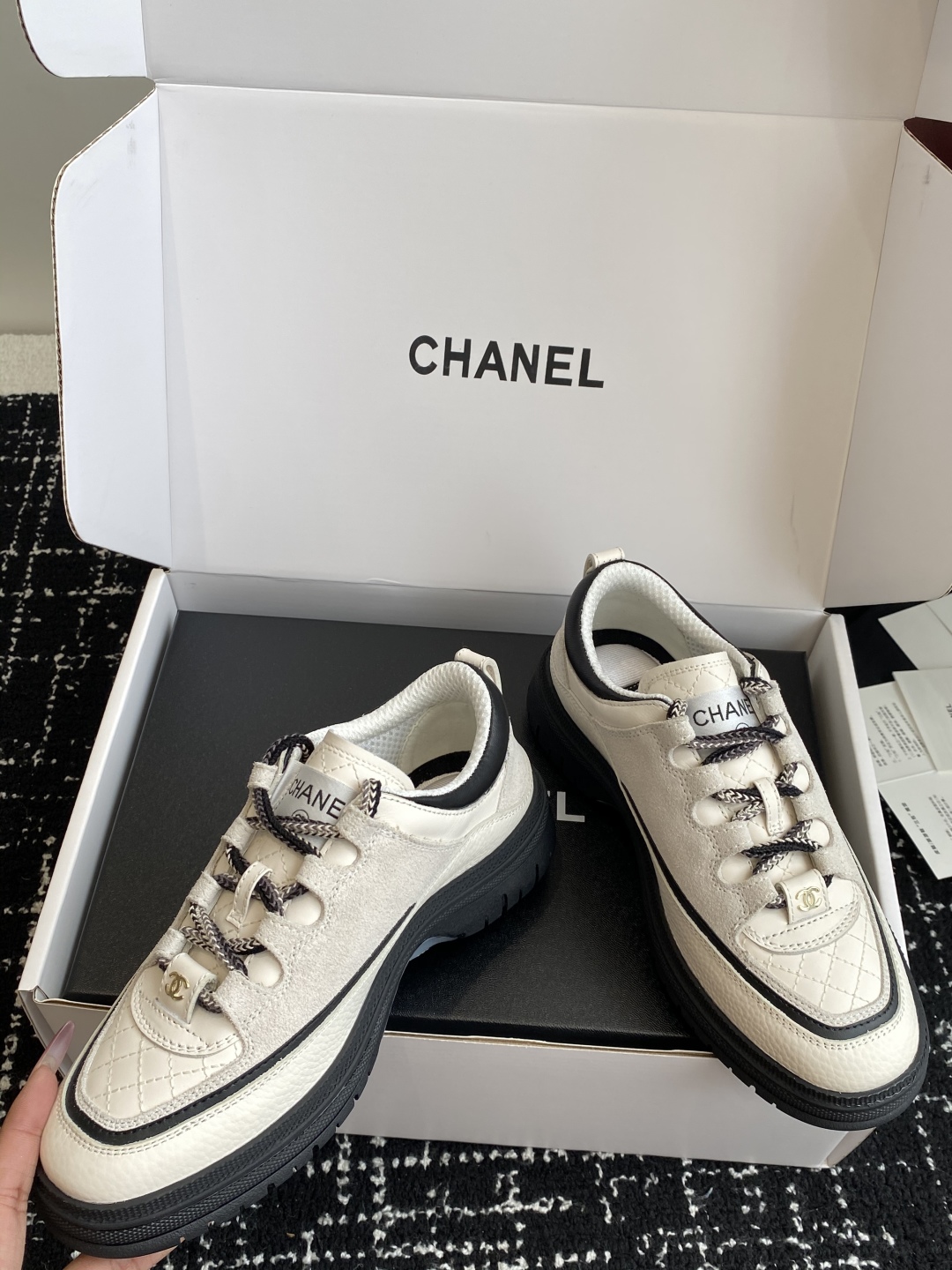 代购级
CHANEL 25ss 秋冬新款运动鞋 官网同步上 专柜断货王 各大博主社交日推款

这季新款简