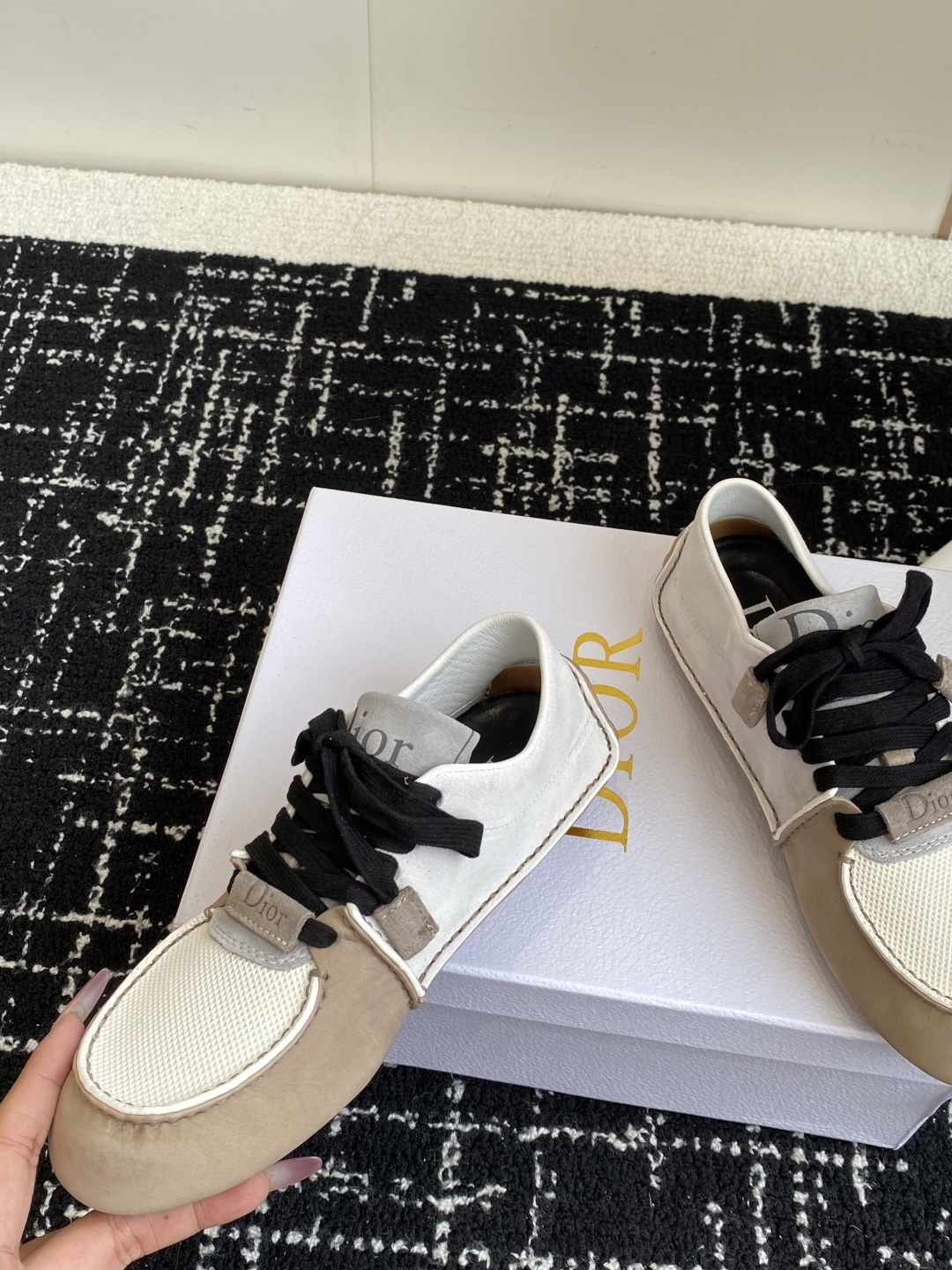 代购级
Dior迪奥 Roadie 系列 走秀 情侣款 手工 休闲 运动鞋
原版购入开发 做货 自Jon