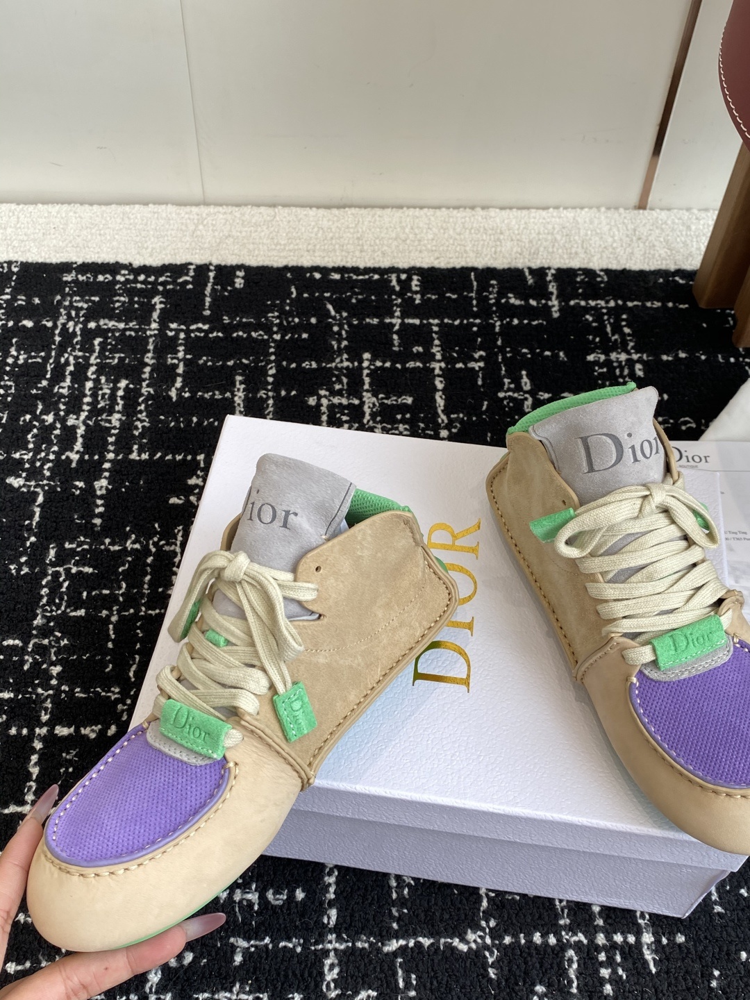 代购级
Dior迪奥 Roadie 系列 走秀 情侣款 手工 休闲 运动鞋
原版购入开发 做货 自Jon