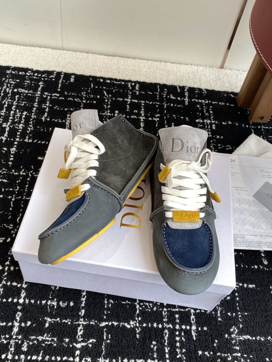 代购级
Dior迪奥 Roadie 系列 走秀 情侣款 手工 休闲 运动鞋
原版购入开发 做货 自Jon