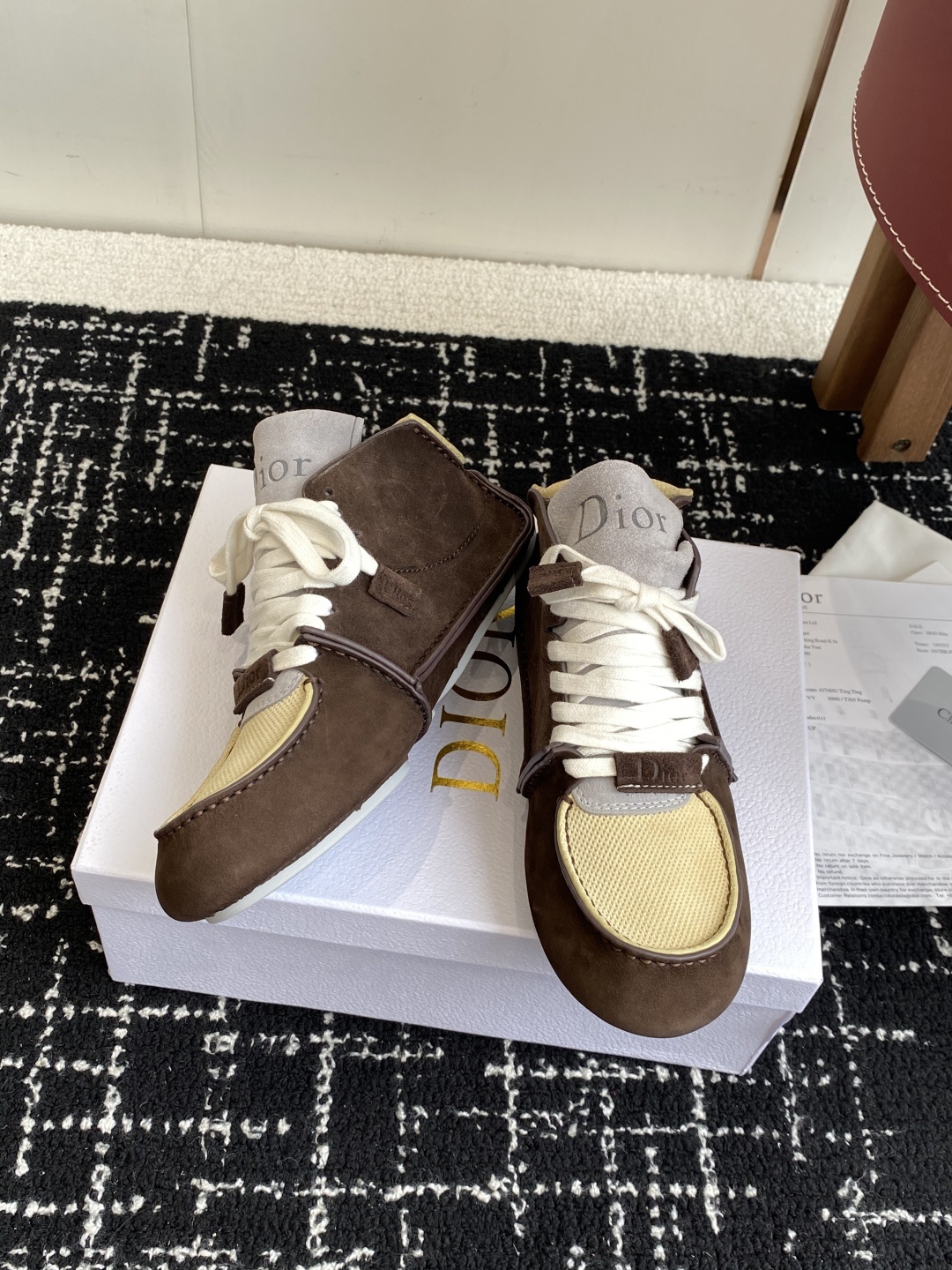 代购级
Dior迪奥 Roadie 系列 走秀 情侣款 手工 休闲 运动鞋
原版购入开发 做货 自Jon