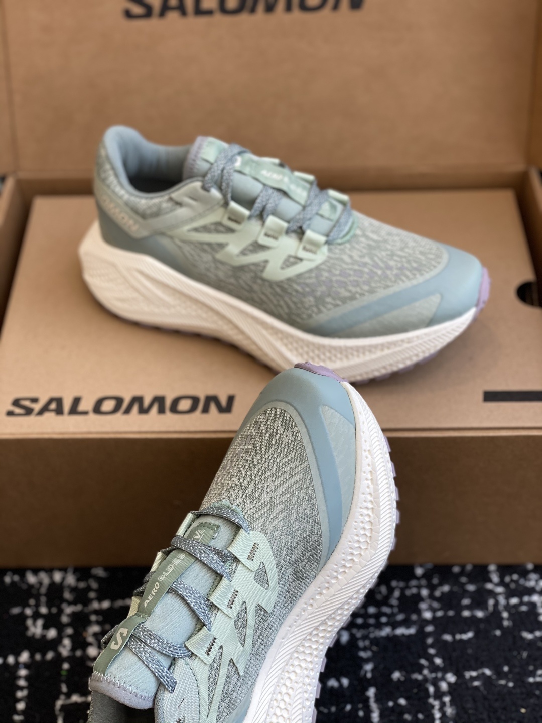 代购级
SALOMON 萨洛蒙 第三代 AERO GLIDE 3 GRVL
鞋面:GRVL版本编织更加