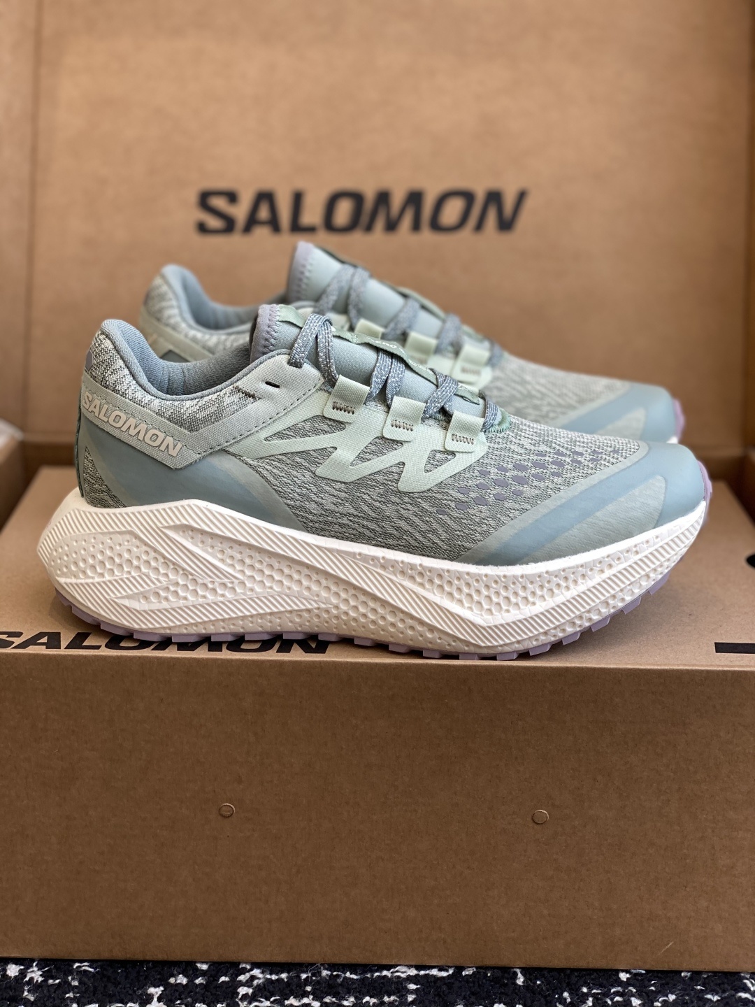 代购级
SALOMON 萨洛蒙 第三代 AERO GLIDE 3 GRVL
鞋面:GRVL版本编织更加