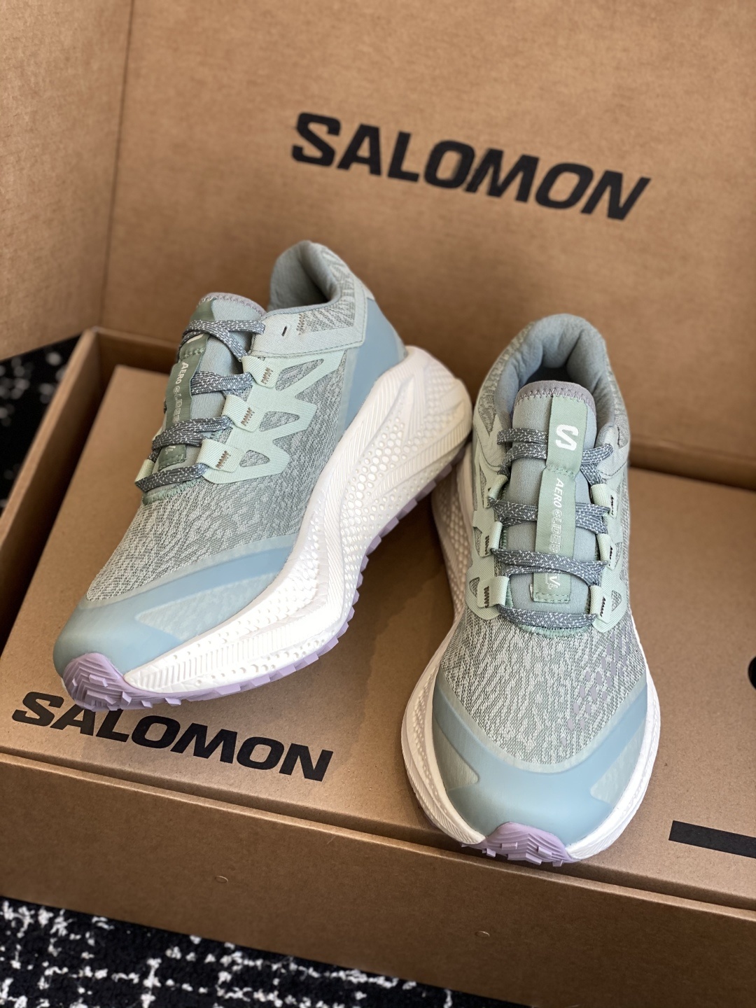 代购级
SALOMON 萨洛蒙 第三代 AERO GLIDE 3 GRVL
鞋面:GRVL版本编织更加