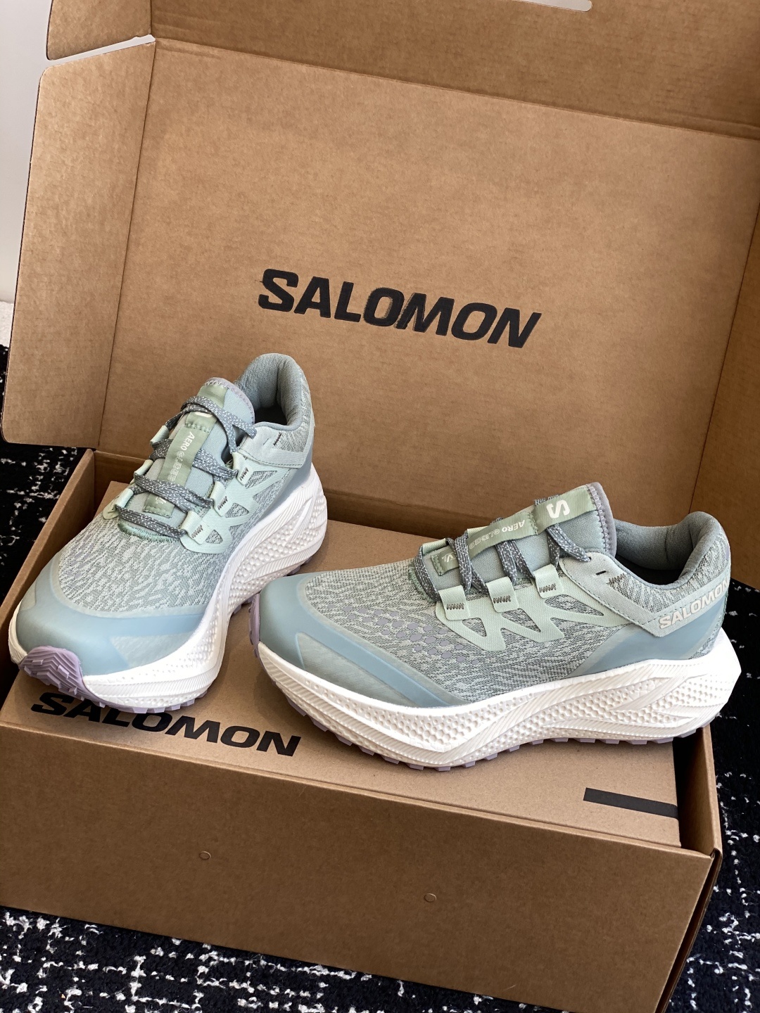 代购级
SALOMON 萨洛蒙 第三代 AERO GLIDE 3 GRVL
鞋面:GRVL版本编织更加