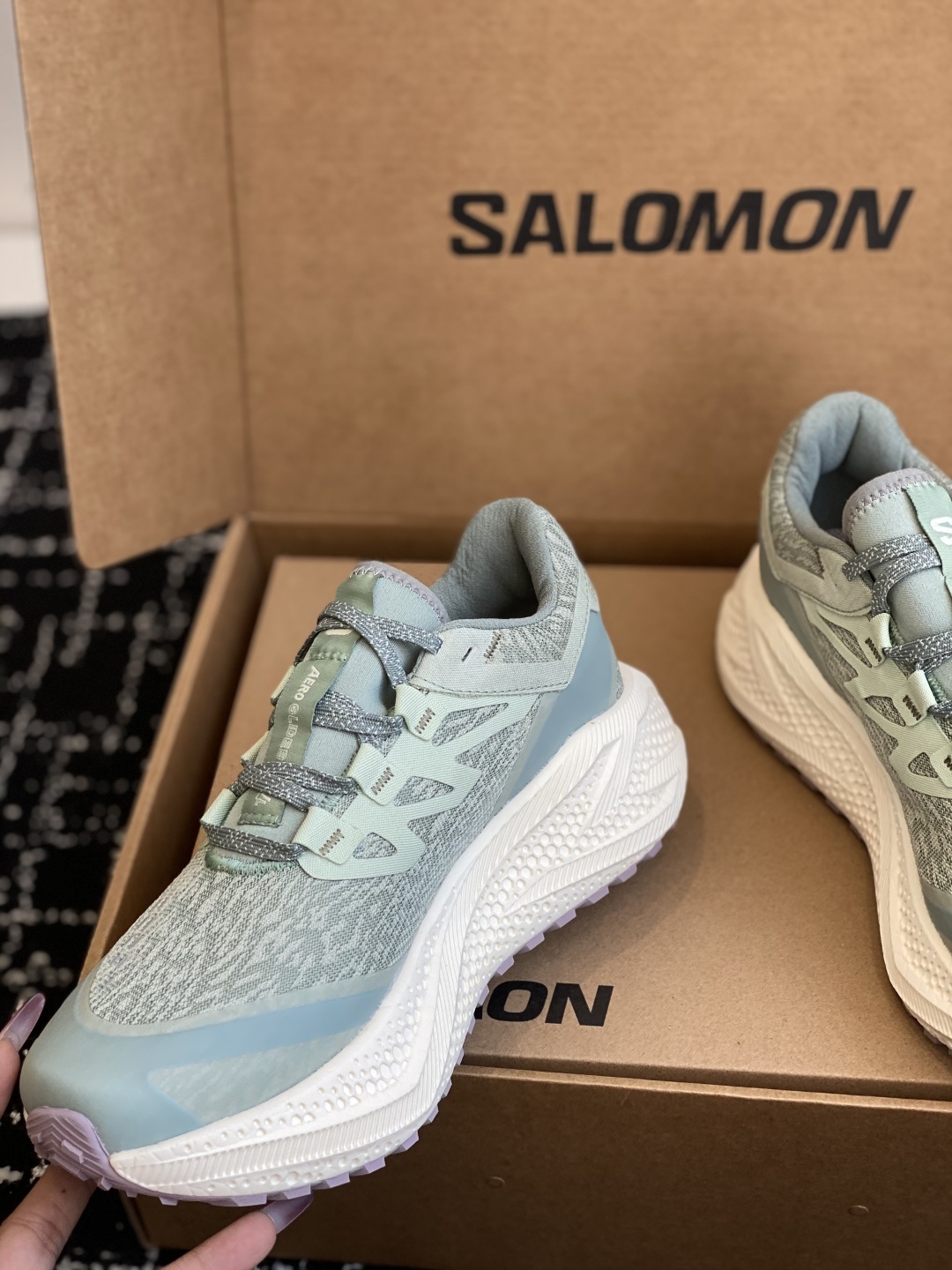 代购级
SALOMON 萨洛蒙 第三代 AERO GLIDE 3 GRVL
鞋面:GRVL版本编织更加