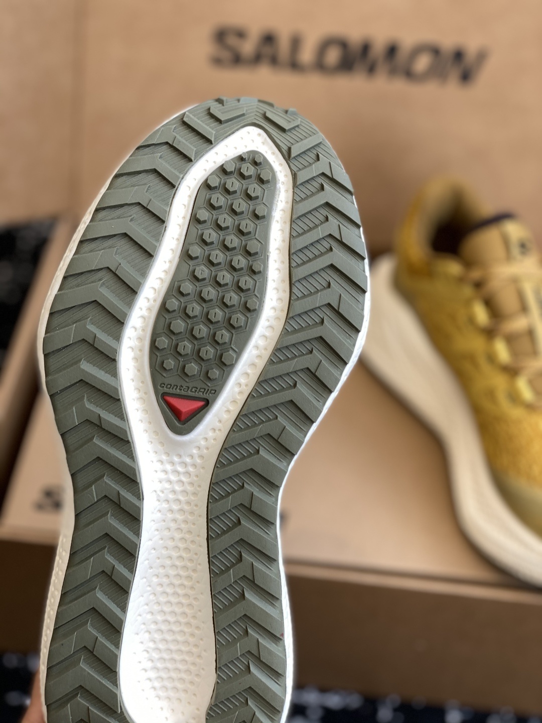 代购级
SALOMON 萨洛蒙 第三代 AERO GLIDE 3 GRVL
鞋面:GRVL版本编织更加