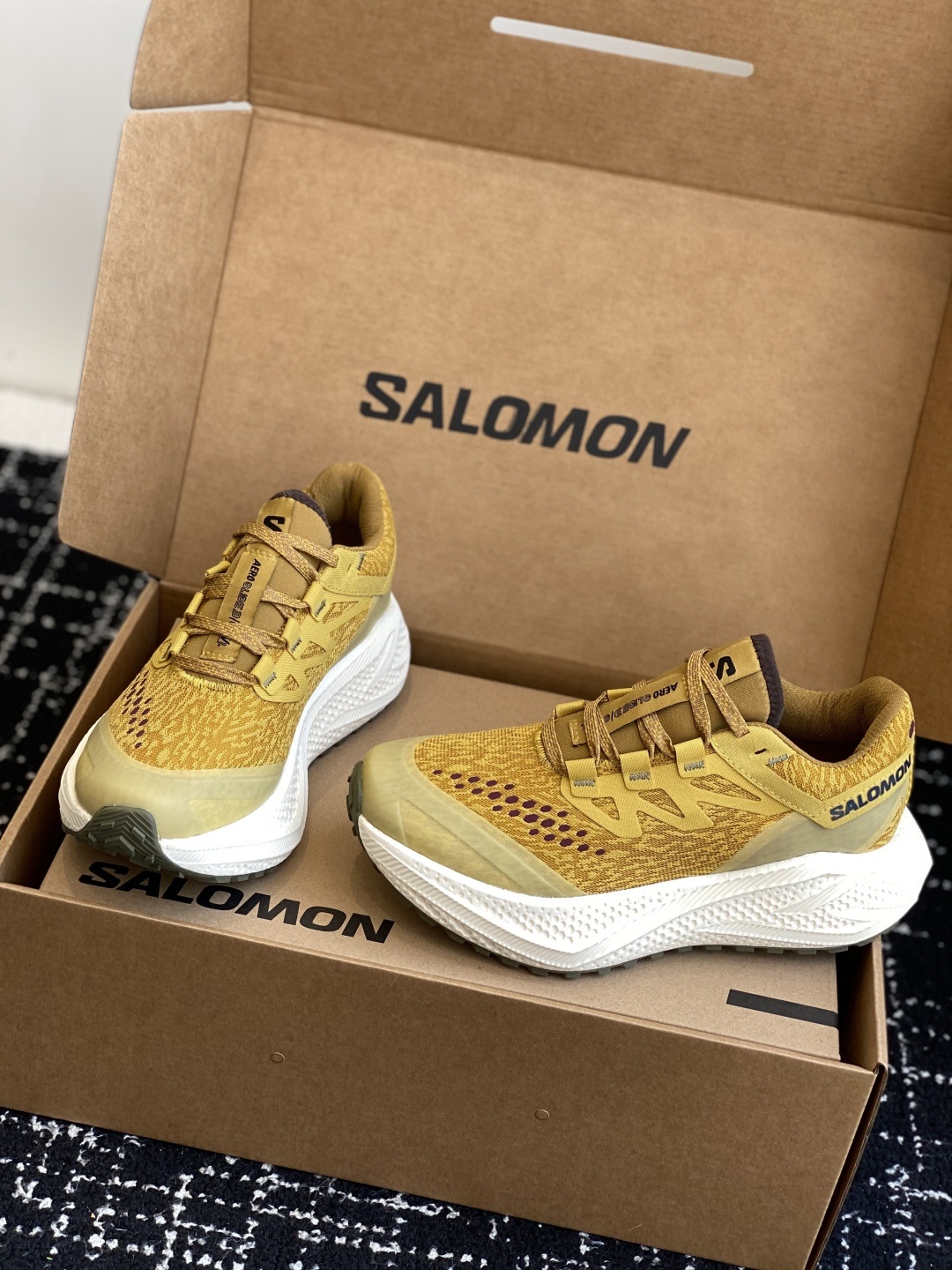 代购级
SALOMON 萨洛蒙 第三代 AERO GLIDE 3 GRVL
鞋面:GRVL版本编织更加