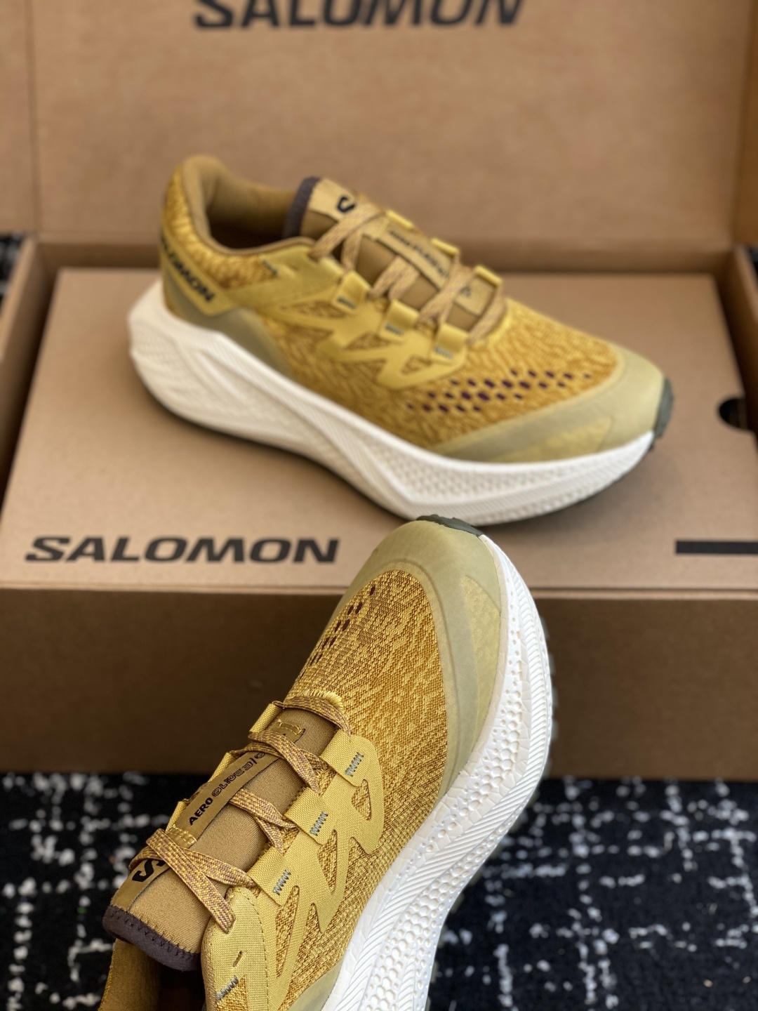 代购级
SALOMON 萨洛蒙 第三代 AERO GLIDE 3 GRVL
鞋面:GRVL版本编织更加