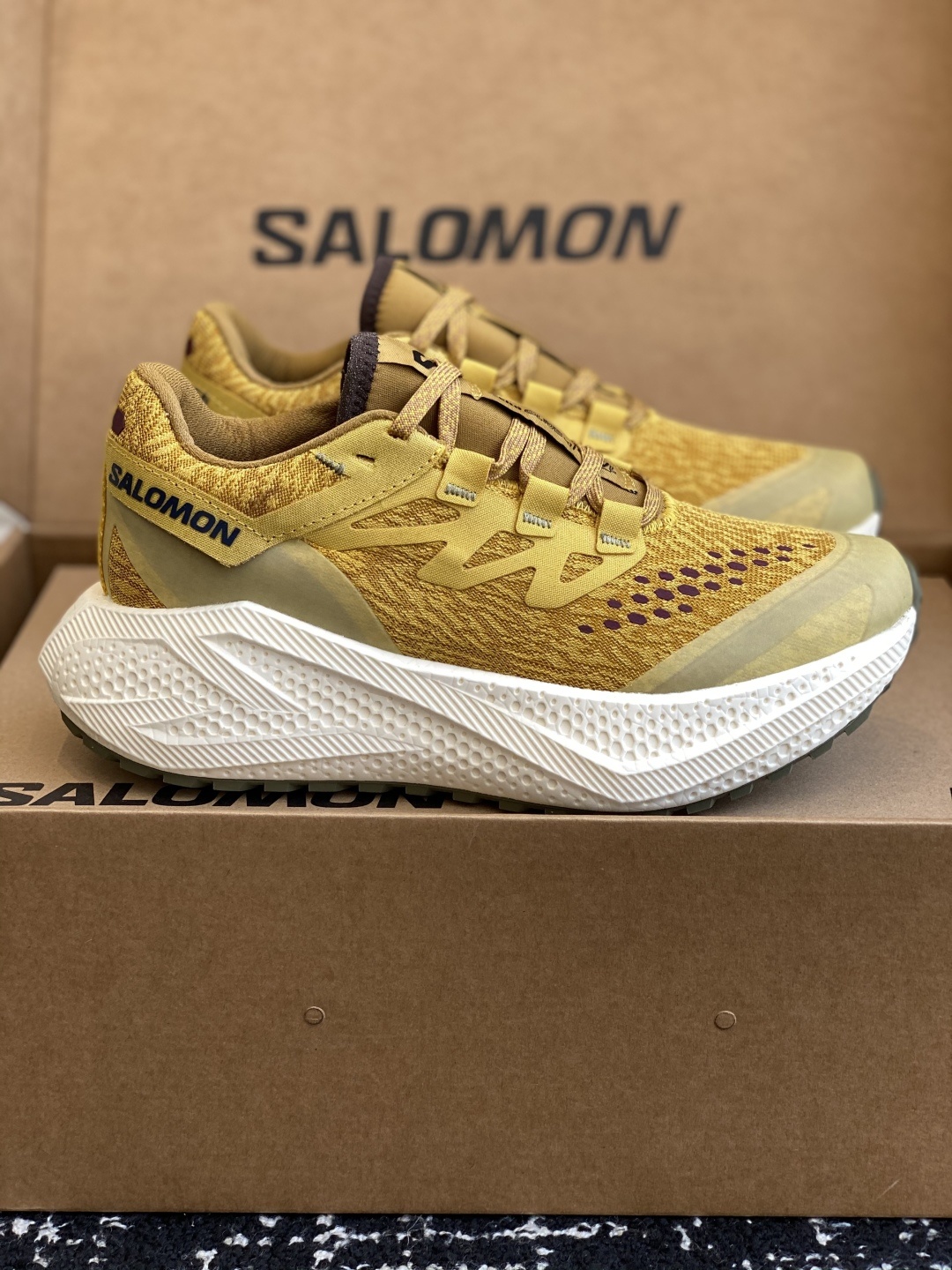 代购级
SALOMON 萨洛蒙 第三代 AERO GLIDE 3 GRVL
鞋面:GRVL版本编织更加