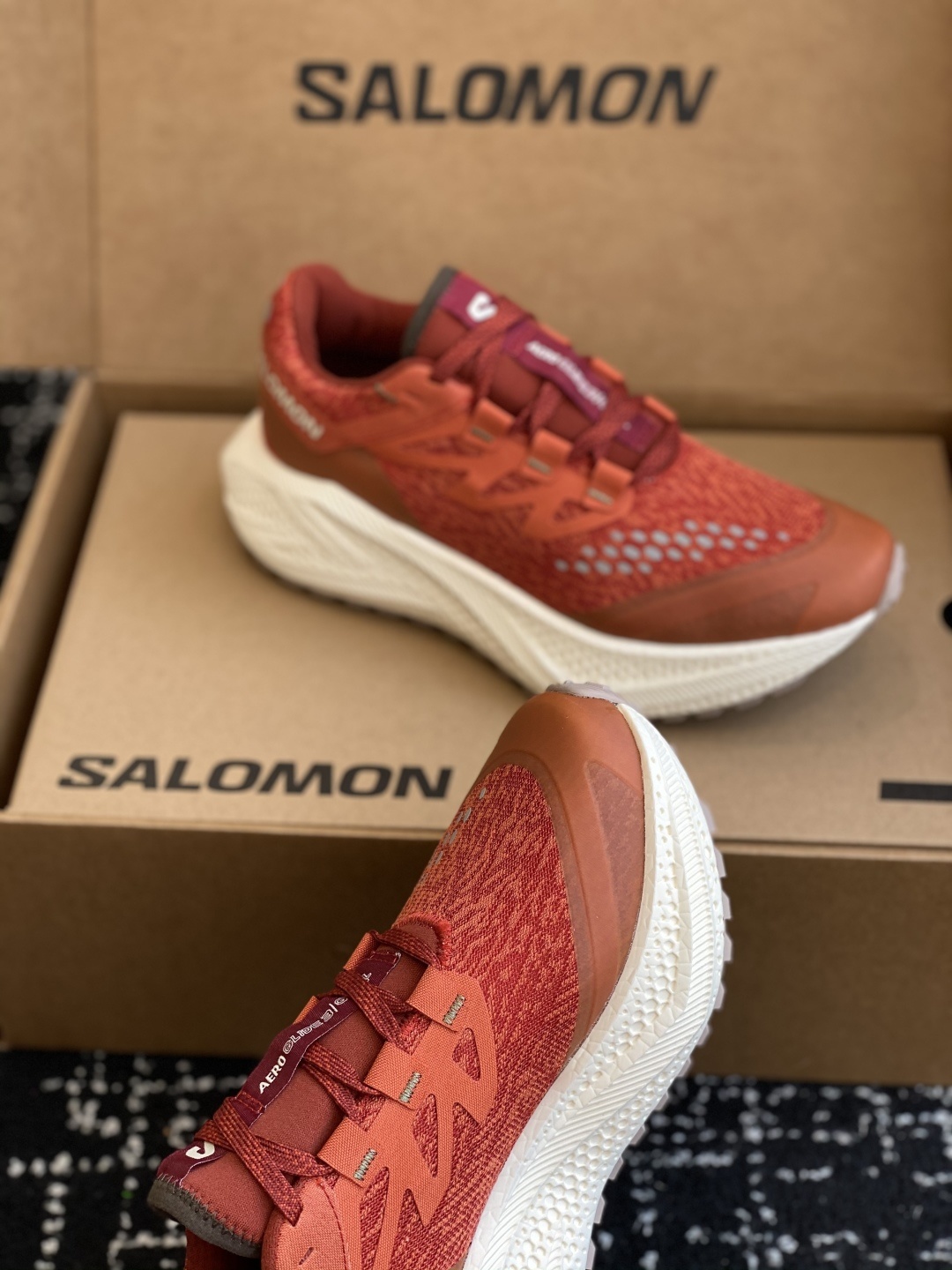 代购级
SALOMON 萨洛蒙 第三代 AERO GLIDE 3 GRVL
鞋面:GRVL版本编织更加