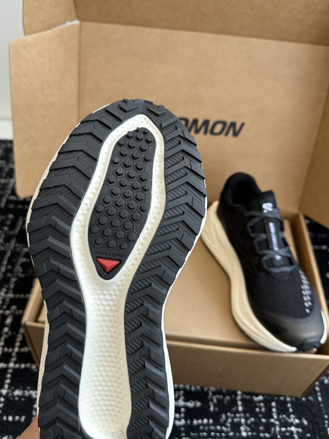 代购级
SALOMON 萨洛蒙 第三代 AERO GLIDE 3 GRVL
鞋面:GRVL版本编织更加