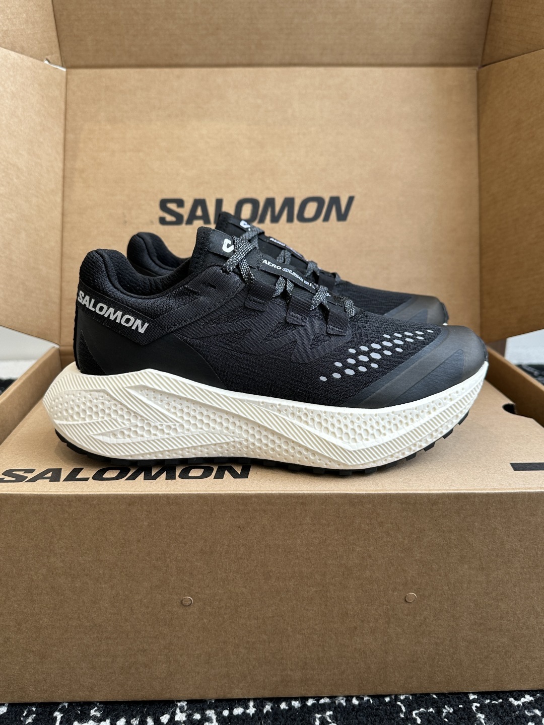 代购级
SALOMON 萨洛蒙 第三代 AERO GLIDE 3 GRVL
鞋面:GRVL版本编织更加