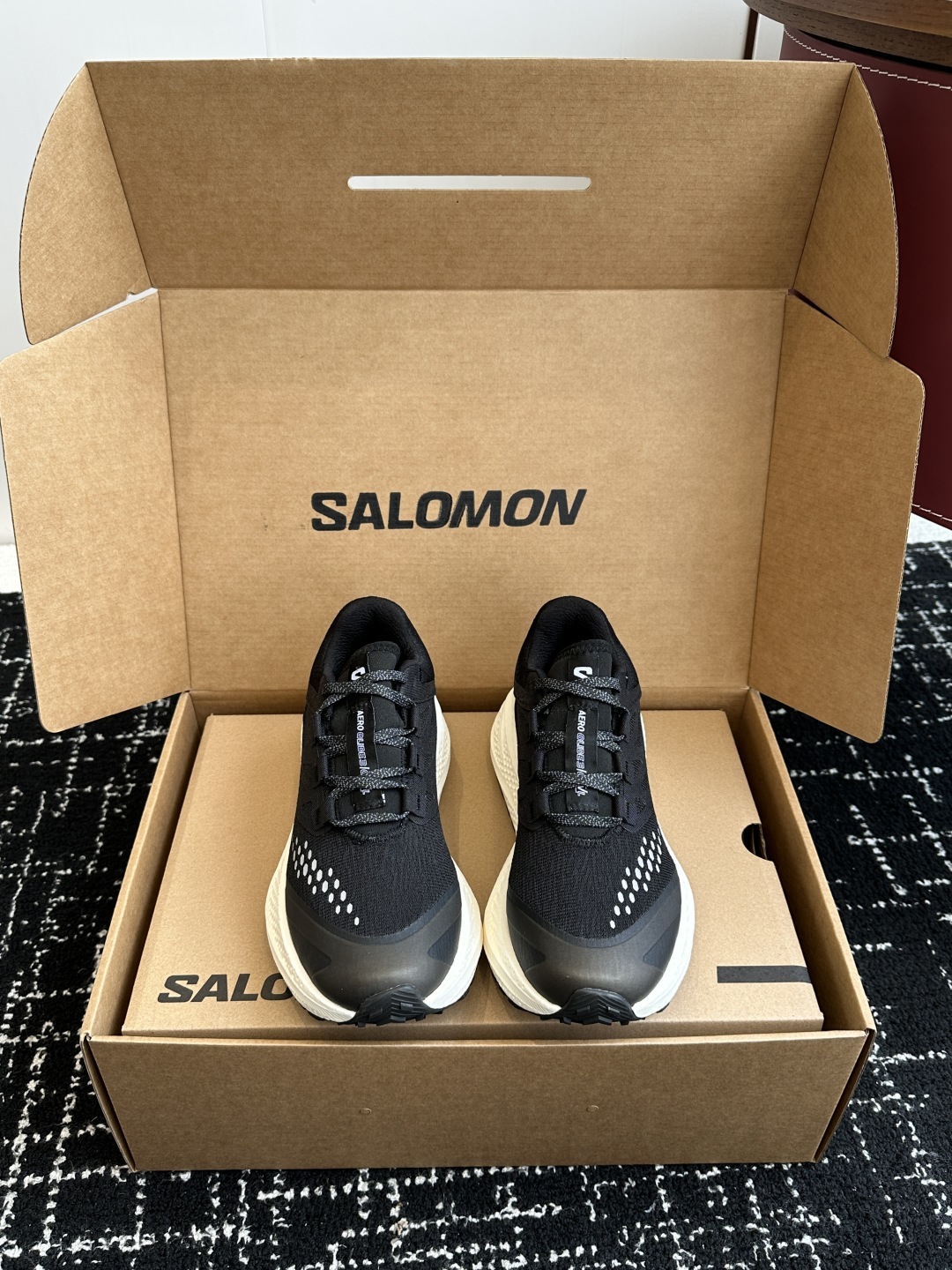 代购级
SALOMON 萨洛蒙 第三代 AERO GLIDE 3 GRVL
鞋面:GRVL版本编织更加