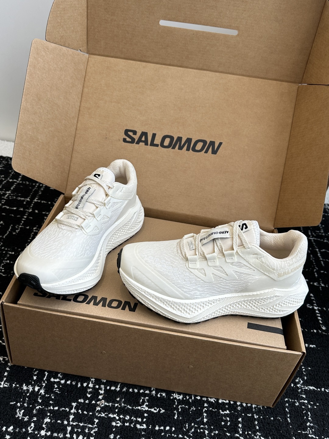 代购级
SALOMON 萨洛蒙 第三代 AERO GLIDE 3 GRVL
鞋面:GRVL版本编织更加