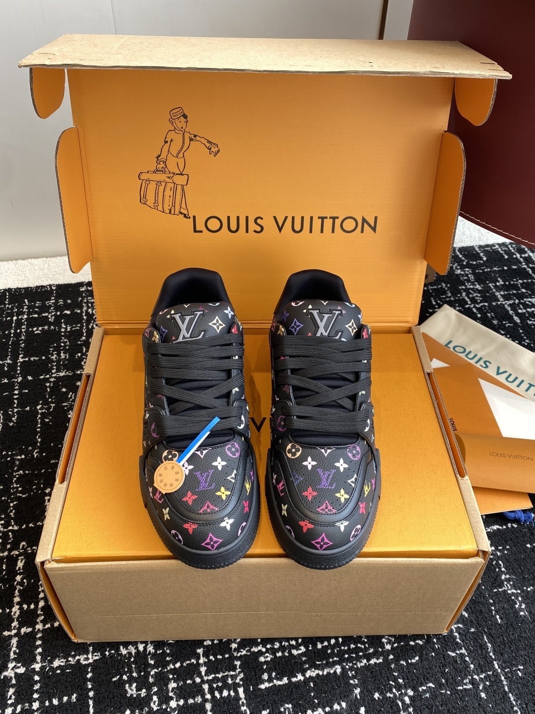 代购级(官网同步✈️盒包装)
Louis Vuitton 24ss 驴家的爆款!trainer板鞋,每个