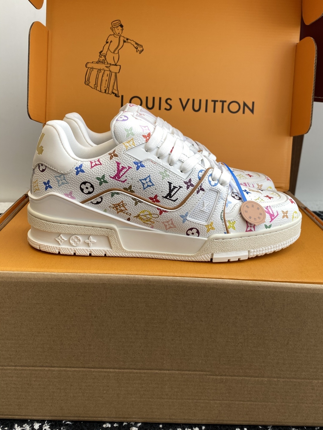 代购级(官网同步✈️盒包装)
Louis Vuitton 24ss 驴家的爆款!trainer板鞋,每个