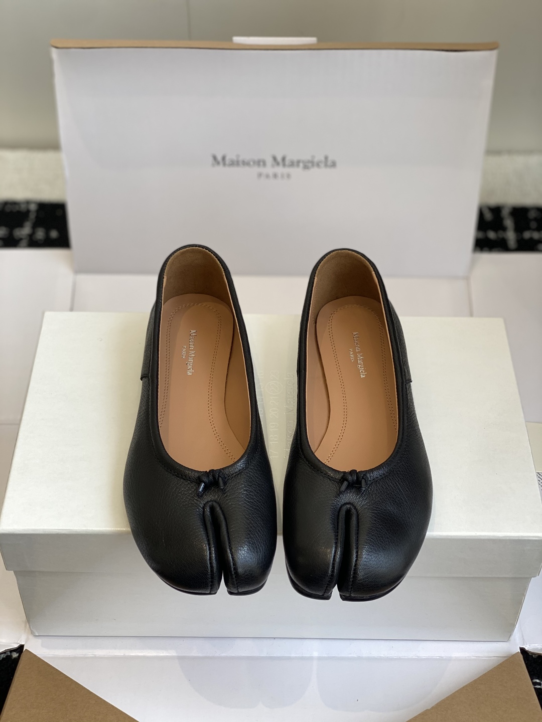 东莞代购级（官网同步✈️盒包装）
Maison Margiela MM6马吉拉 25ss新款 重工马皮水