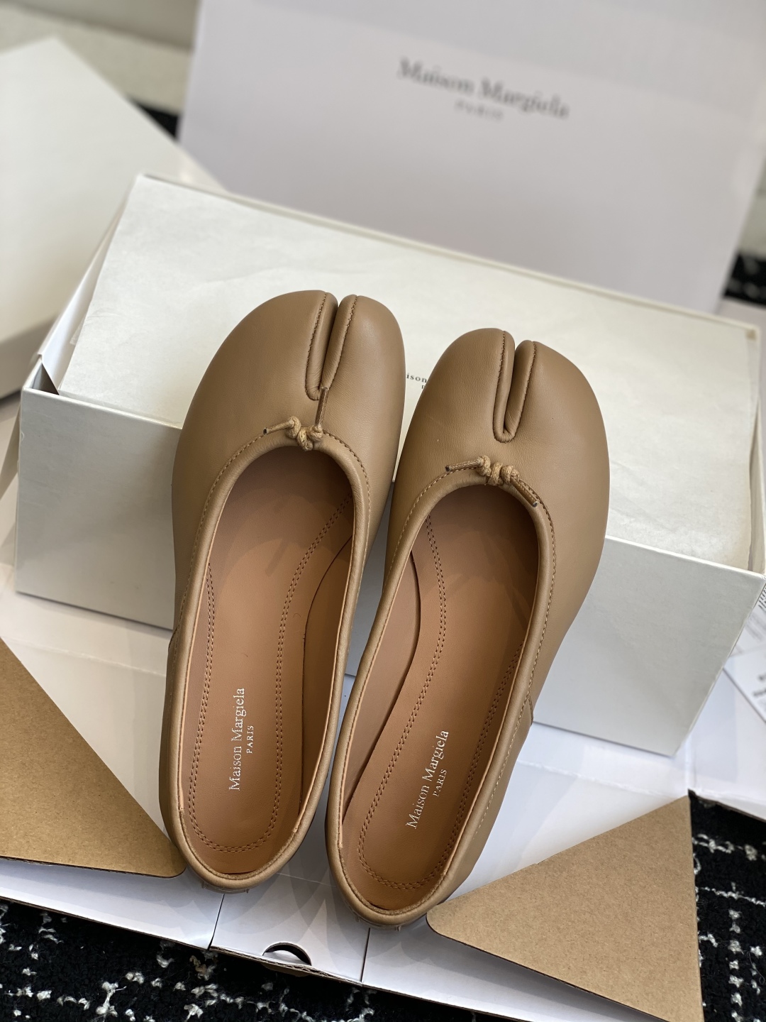 东莞代购级（官网同步✈️盒包装）
Maison Margiela MM6马吉拉 25ss新款 重工马皮水