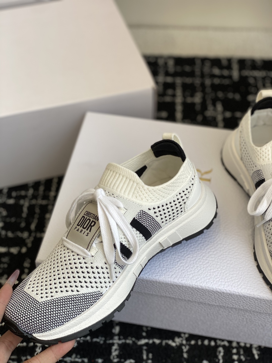 东莞代购级
Dior Run 'n' Dior 运动鞋 | 极简美学与精湛工艺的融合
Dior Run