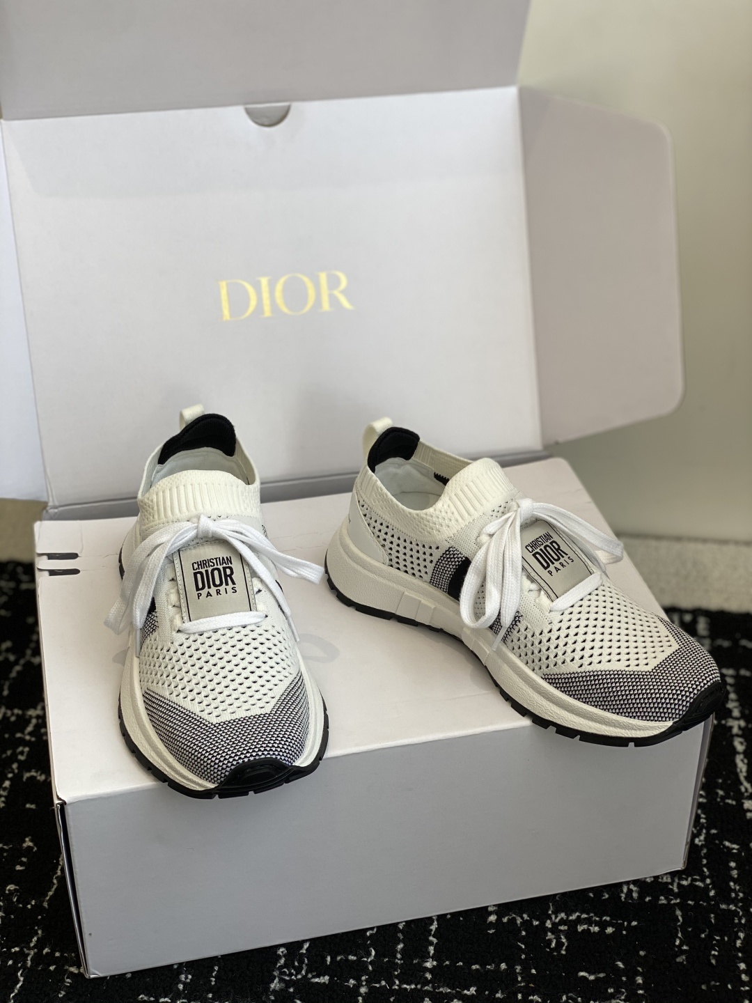 东莞代购级
Dior Run 'n' Dior 运动鞋 | 极简美学与精湛工艺的融合
Dior Run