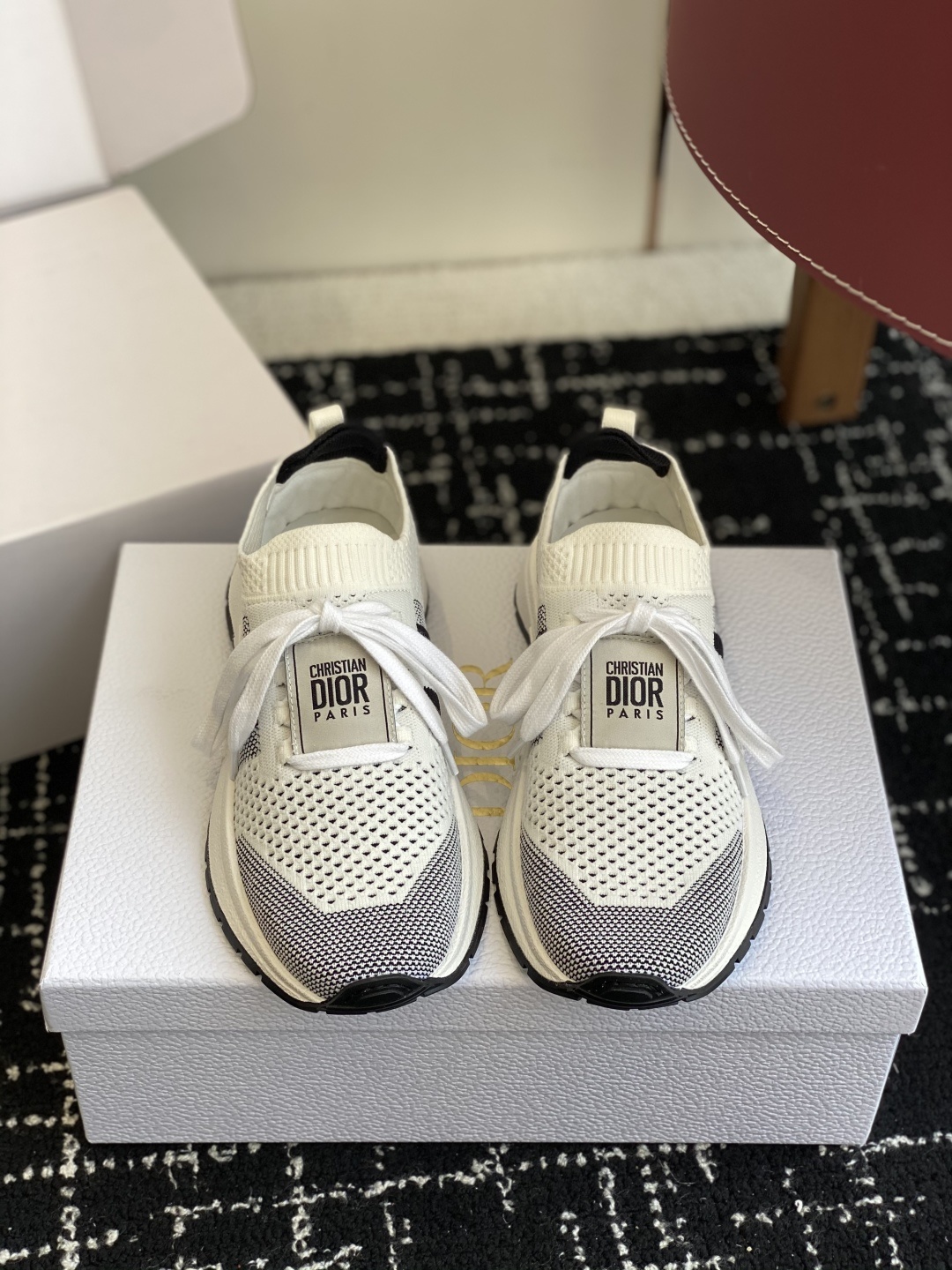 东莞代购级
Dior Run 'n' Dior 运动鞋 | 极简美学与精湛工艺的融合
Dior Run